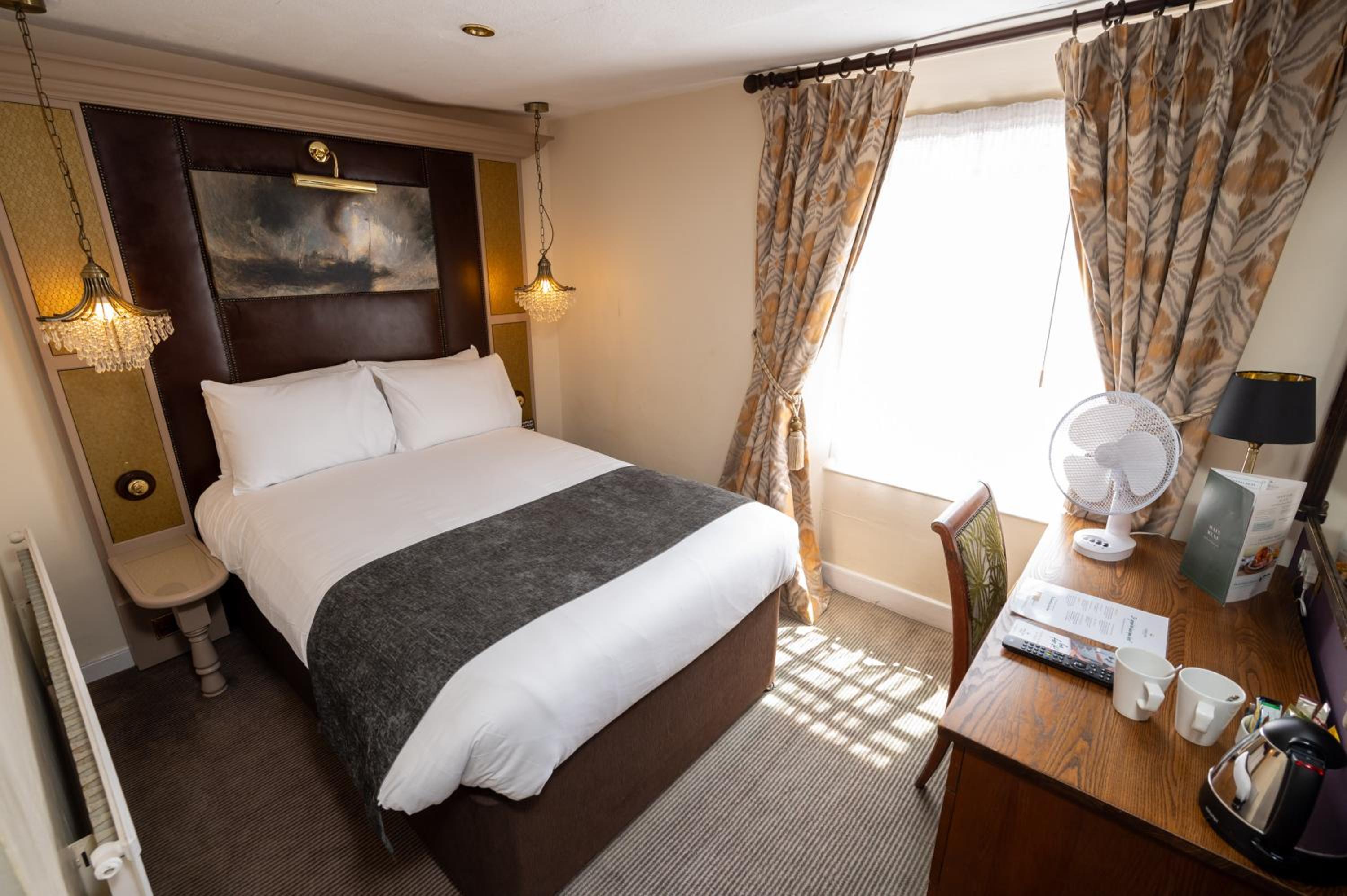 Small Double Room photo 1