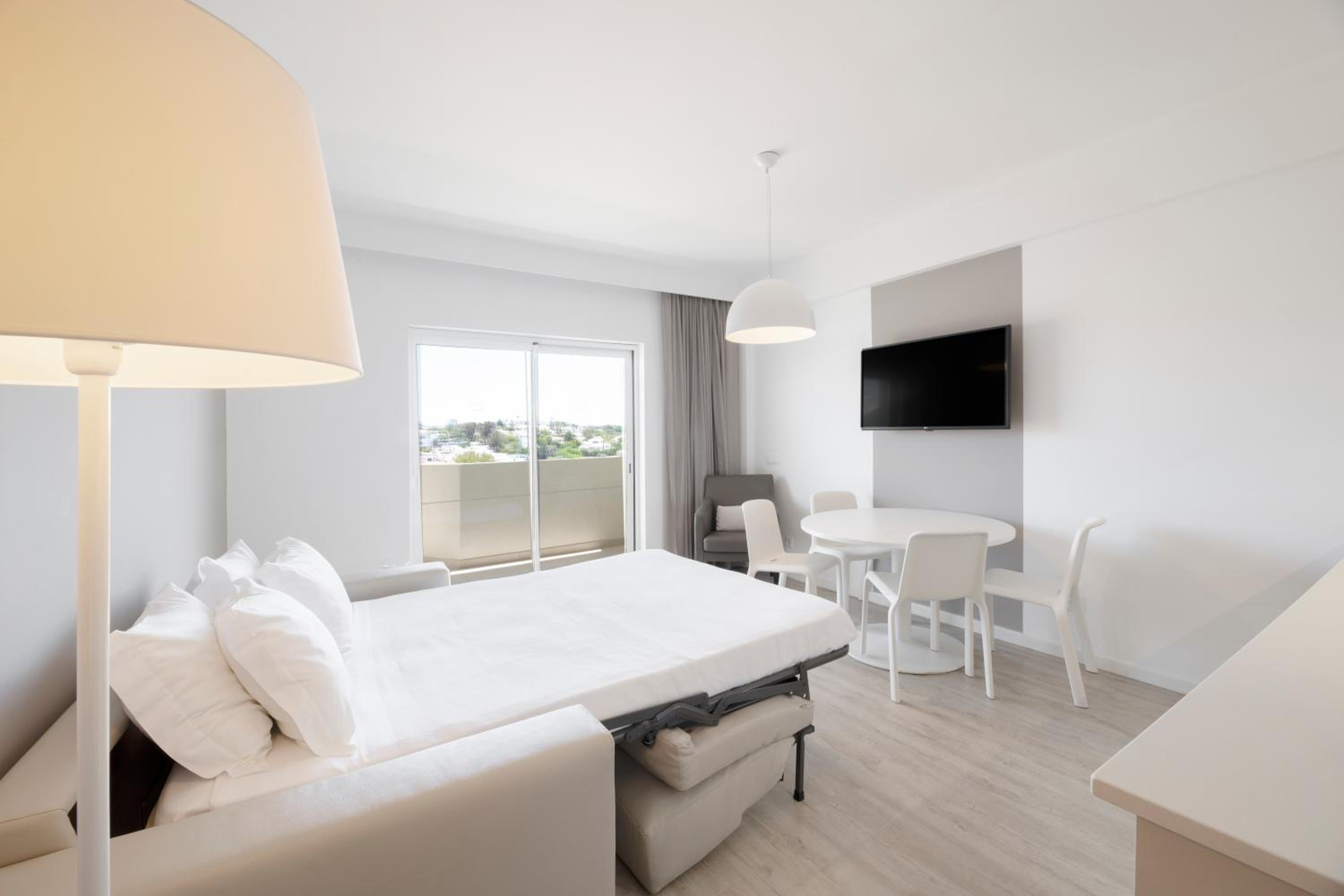 Premium One-Bedroom Apartment photo 3
