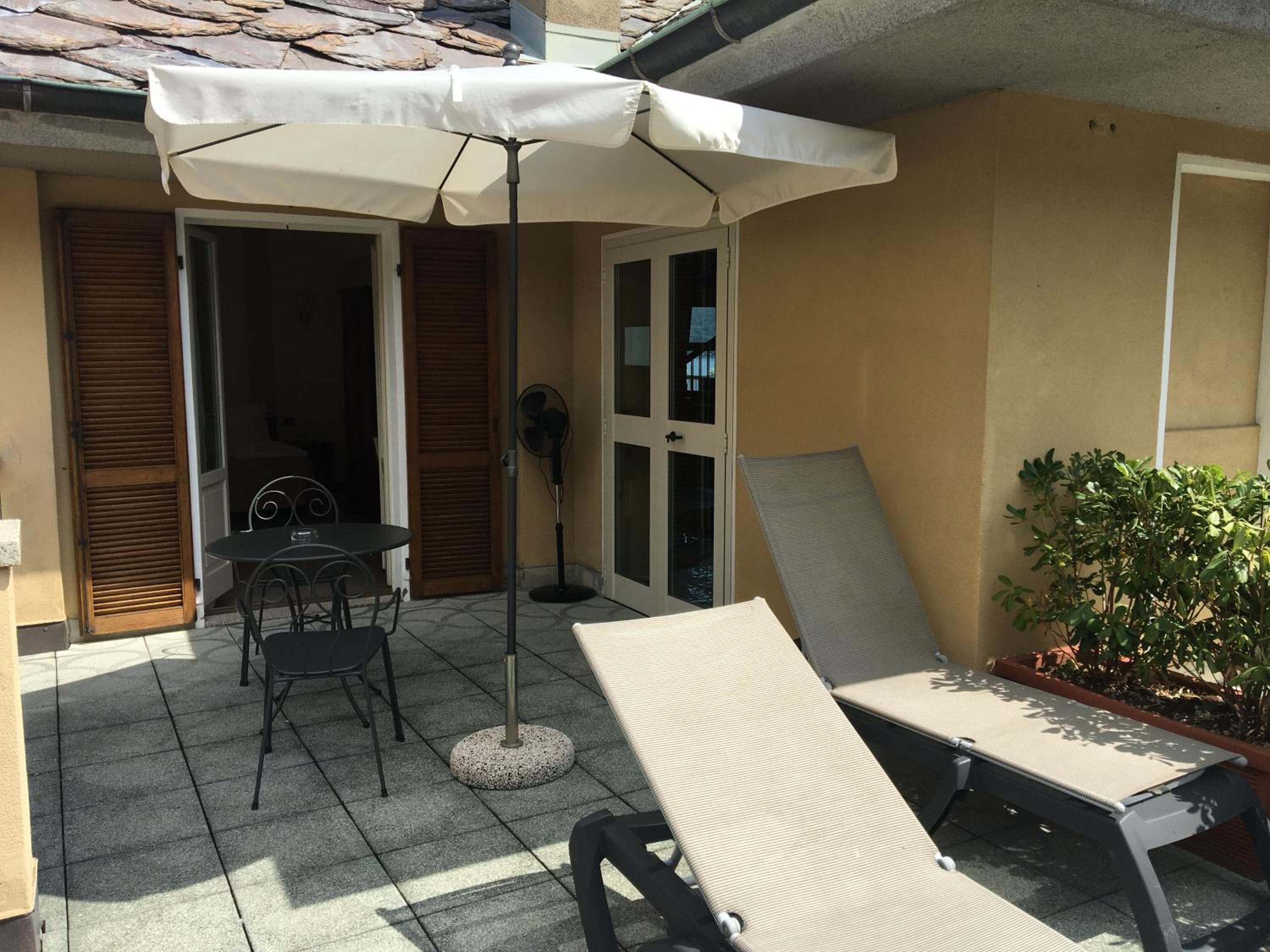 Deluxe Double or Twin Room with Partial Lake View - Photo 2