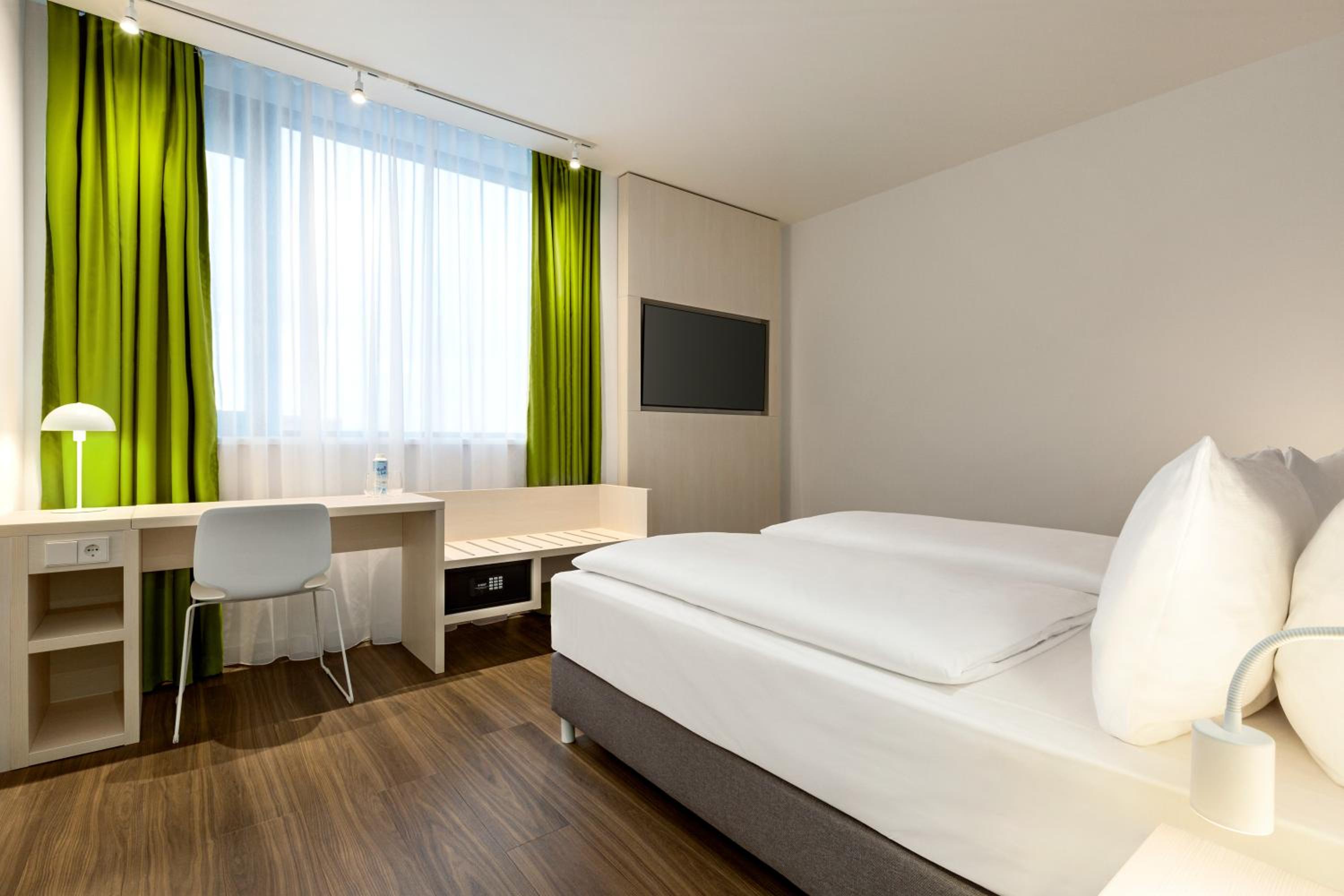 Standard Accessible Room - Photo 1