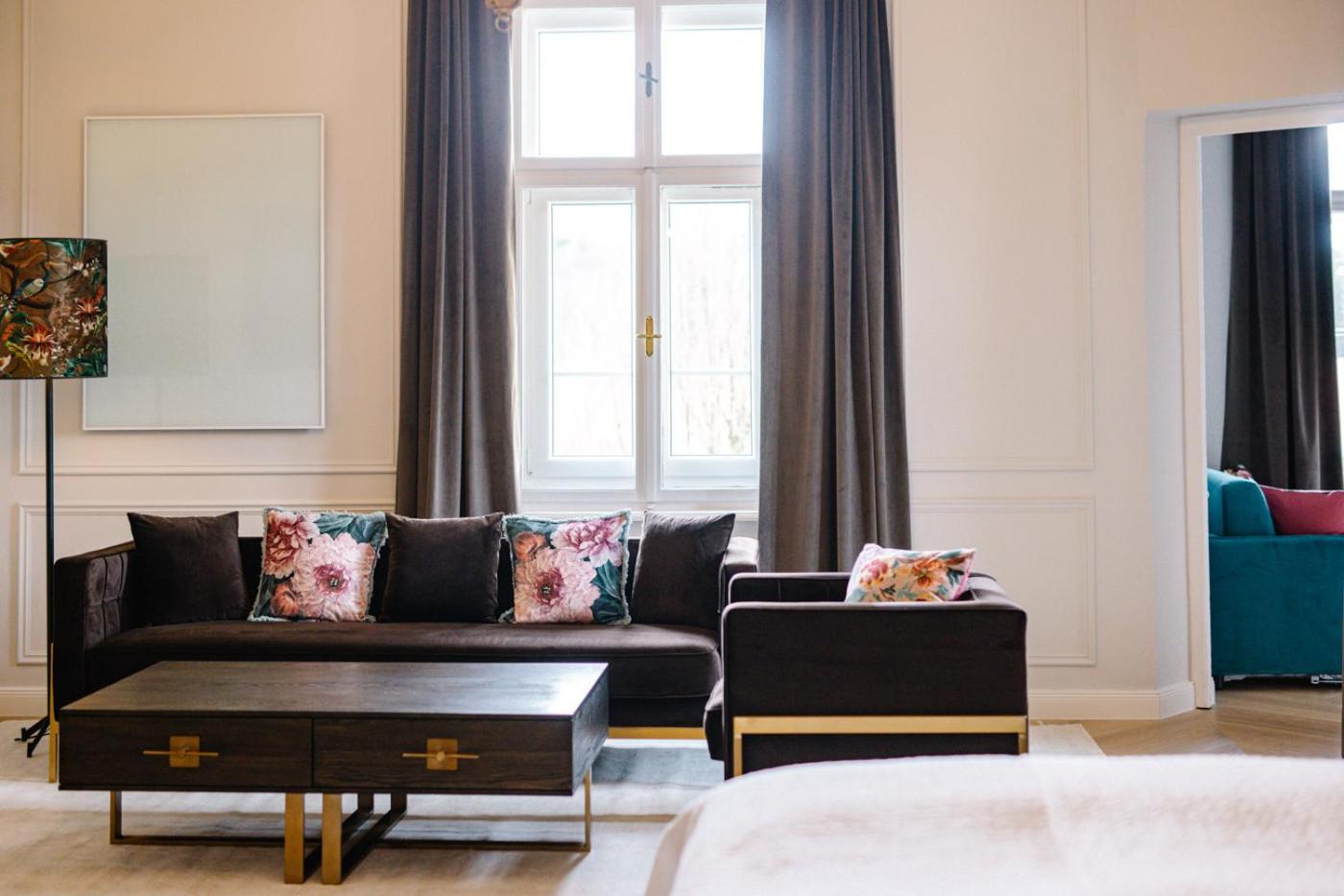 Suite - Photo 13