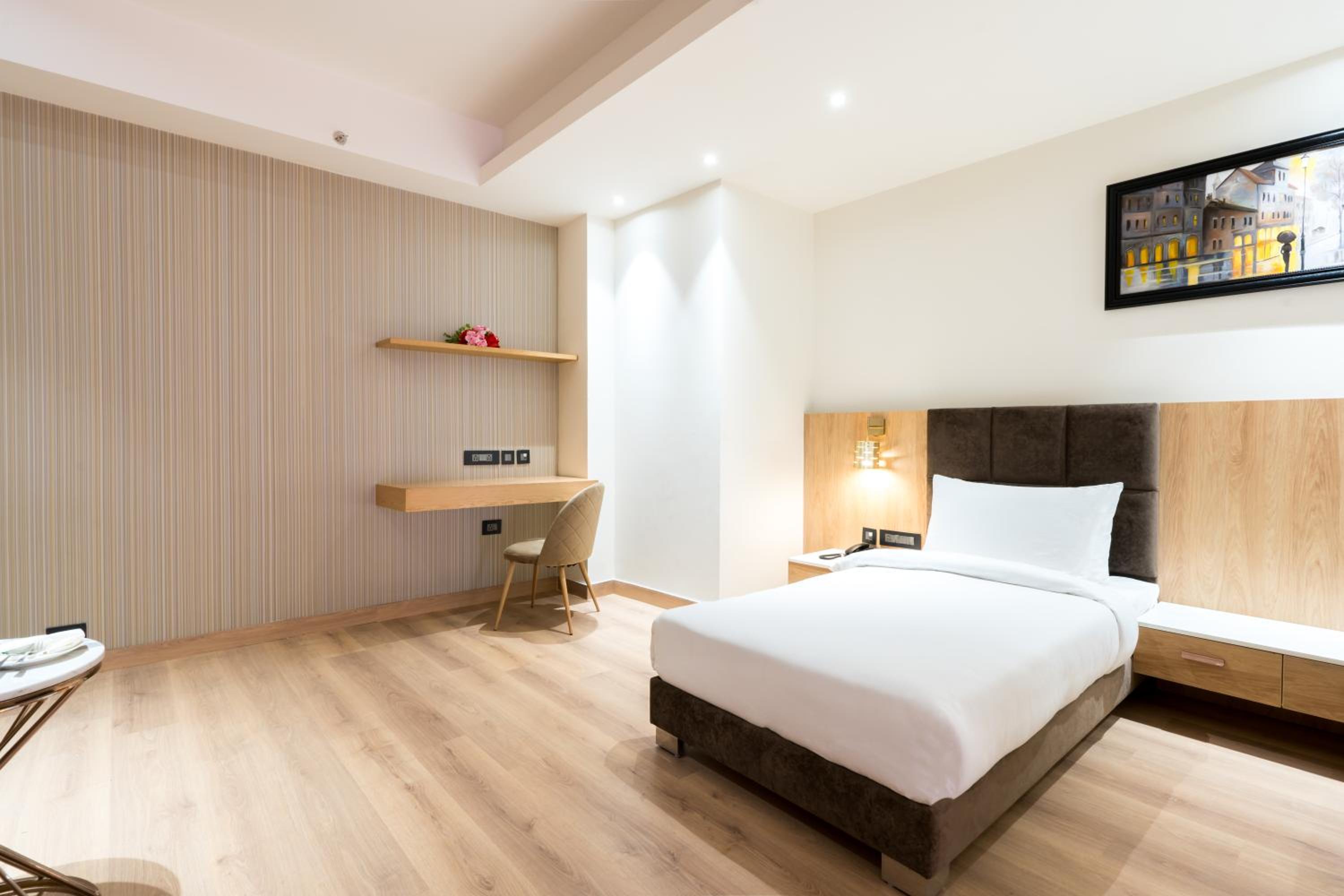 Deluxe King Room - Photo 1
