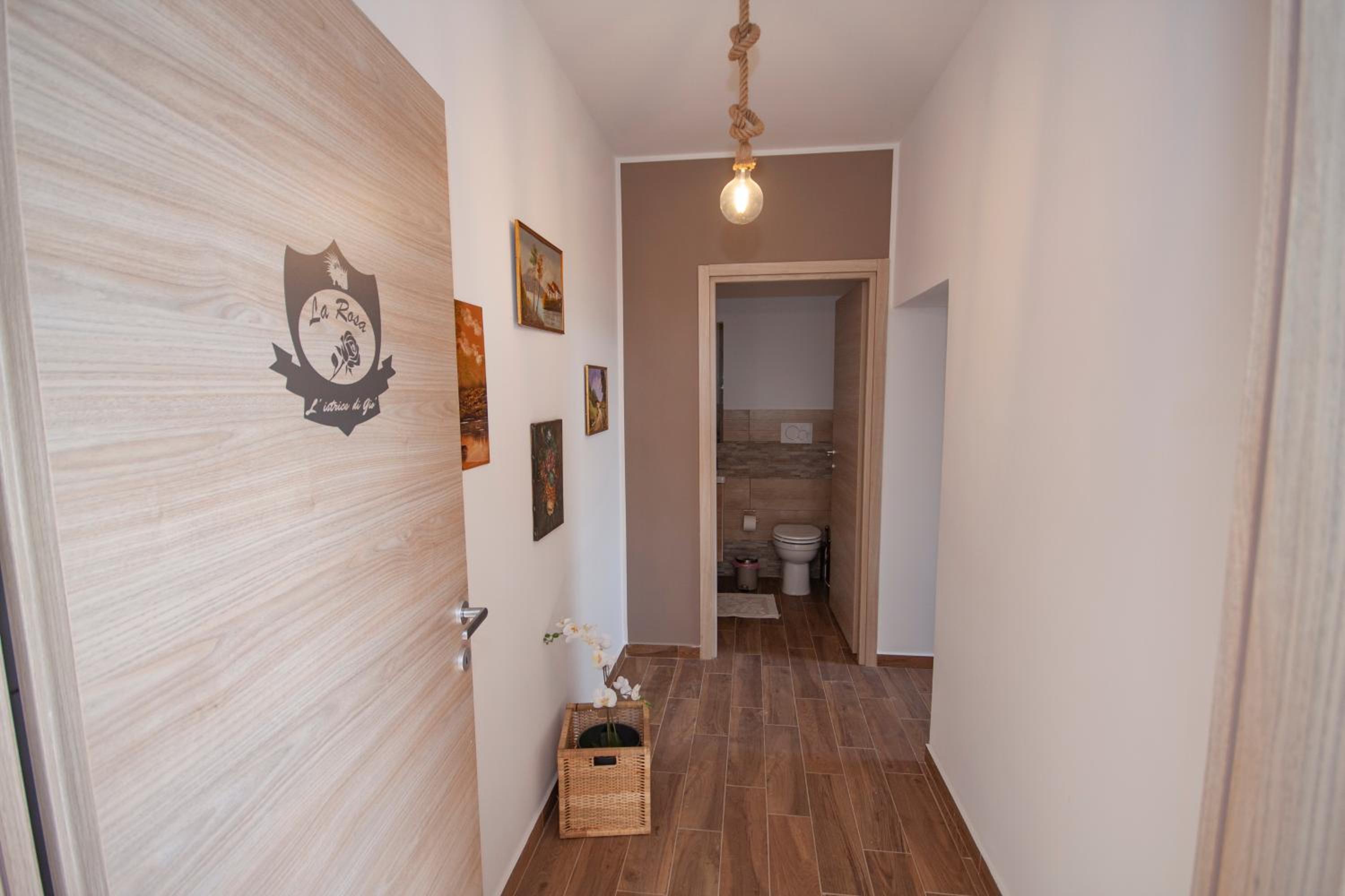 One-Bedroom House photo 1