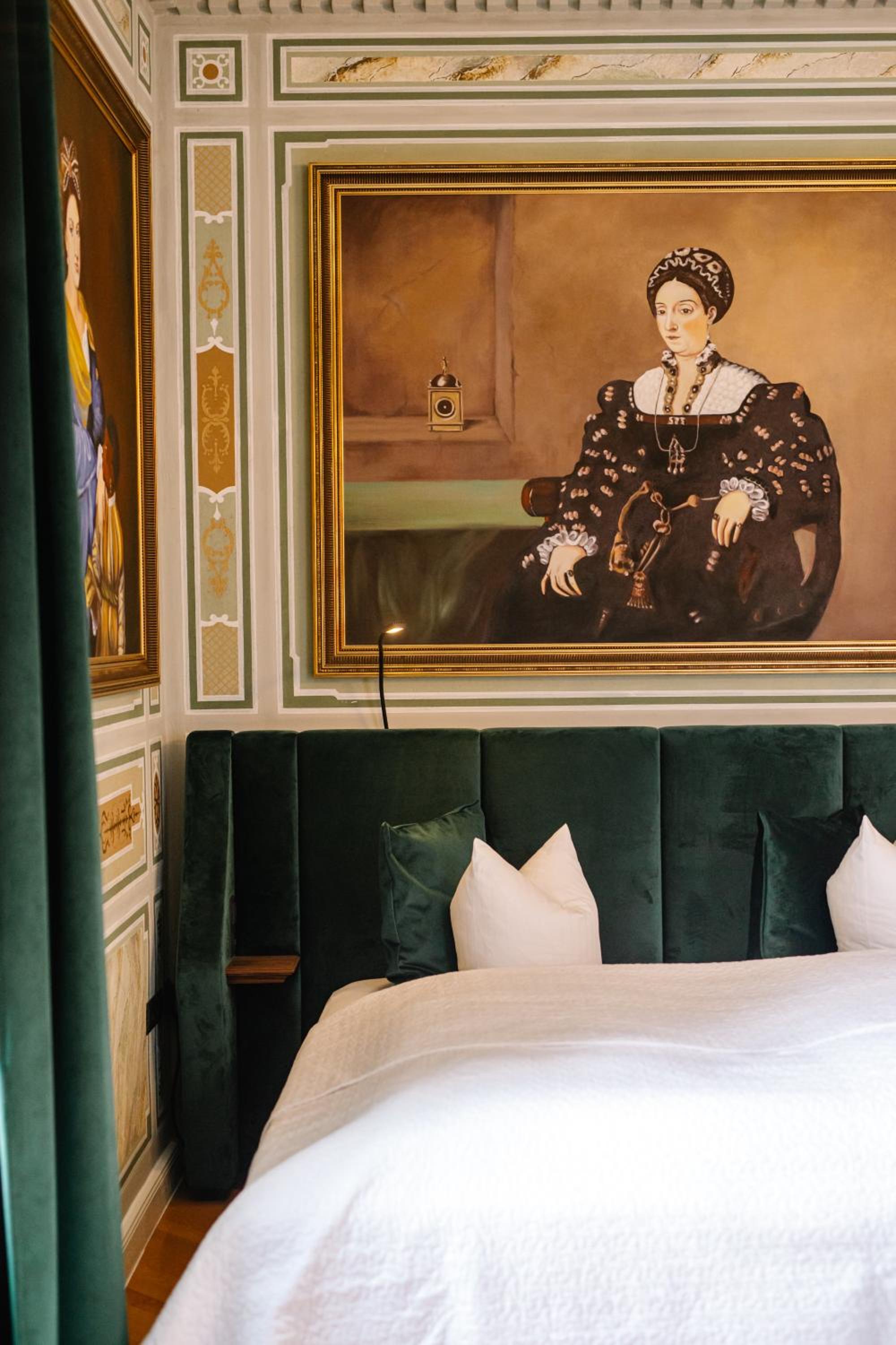 Deluxe Junior Suite - Photo 8