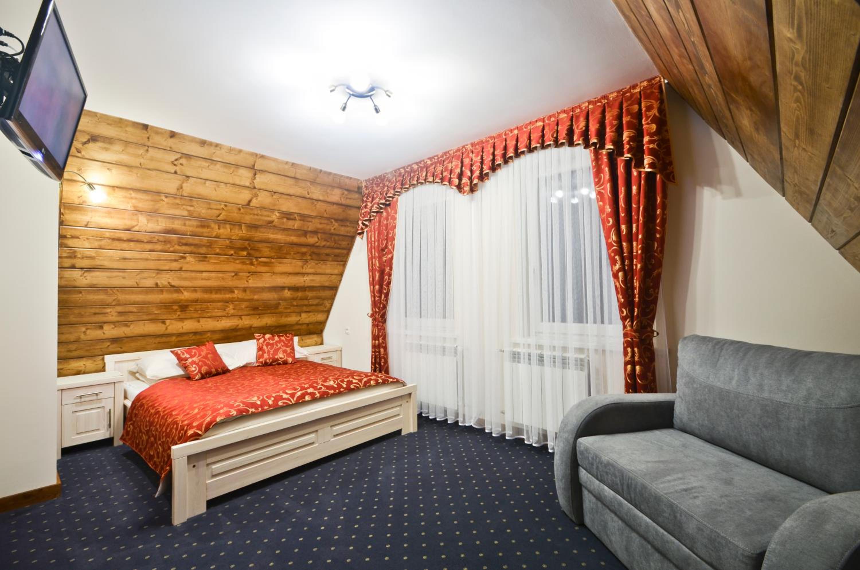 Deluxe Double Room (2 Adults + 1 Child) photo 3