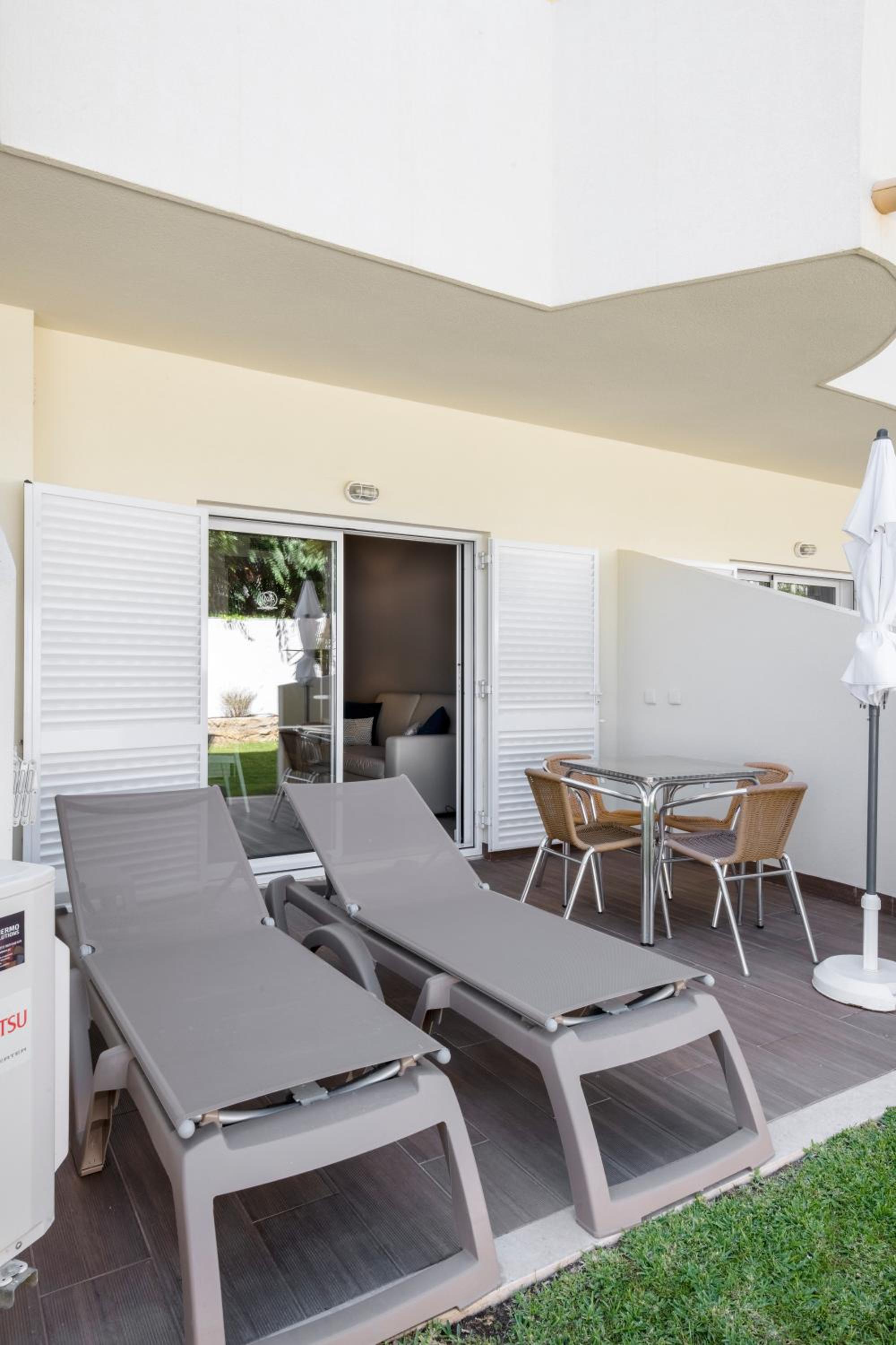 Premium One-Bedroom Apartment with Direct Garden Access photo 3