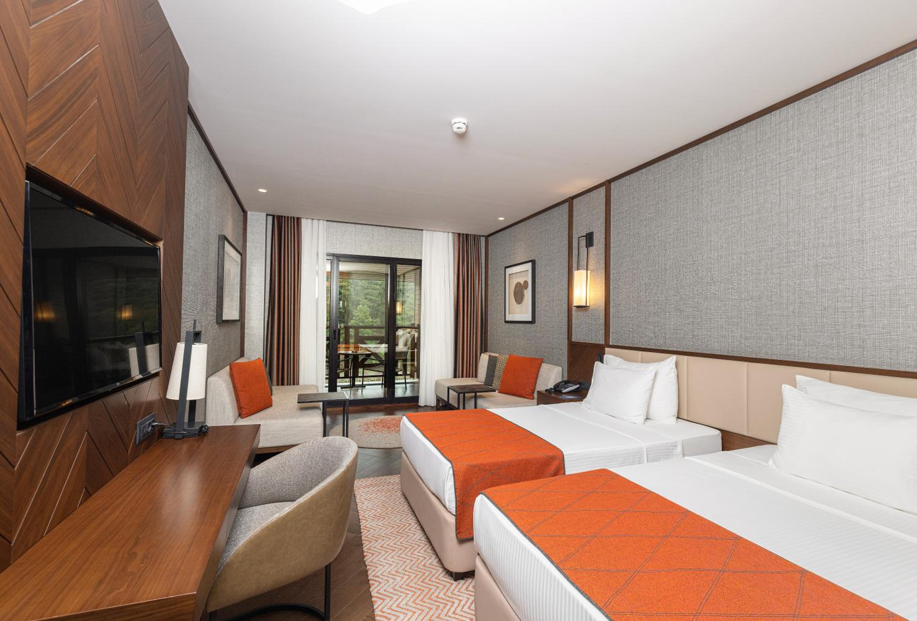 Deluxe Room with 2 Single Beds, Forest View photo 3