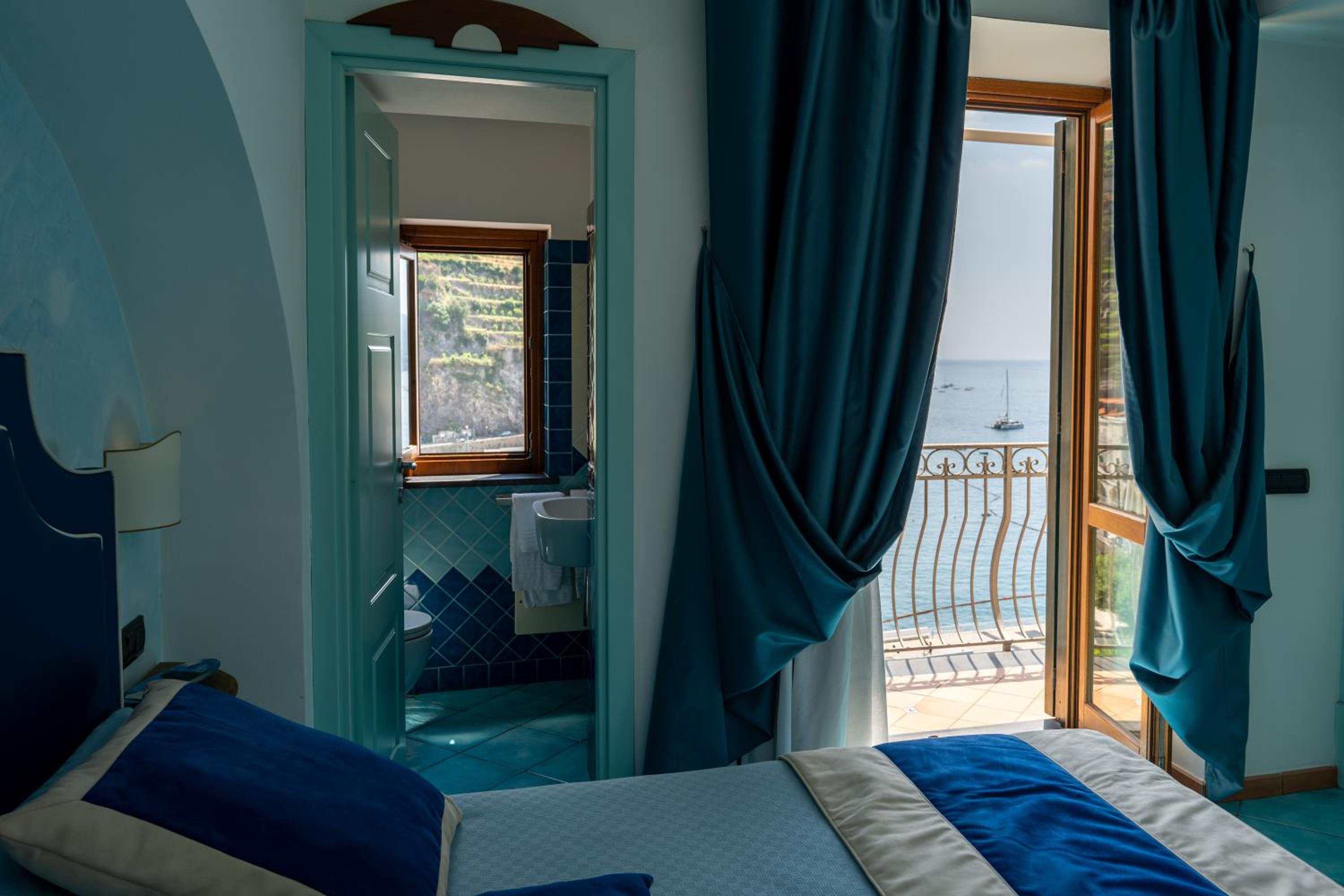 Junior Suite with Balcony photo 2