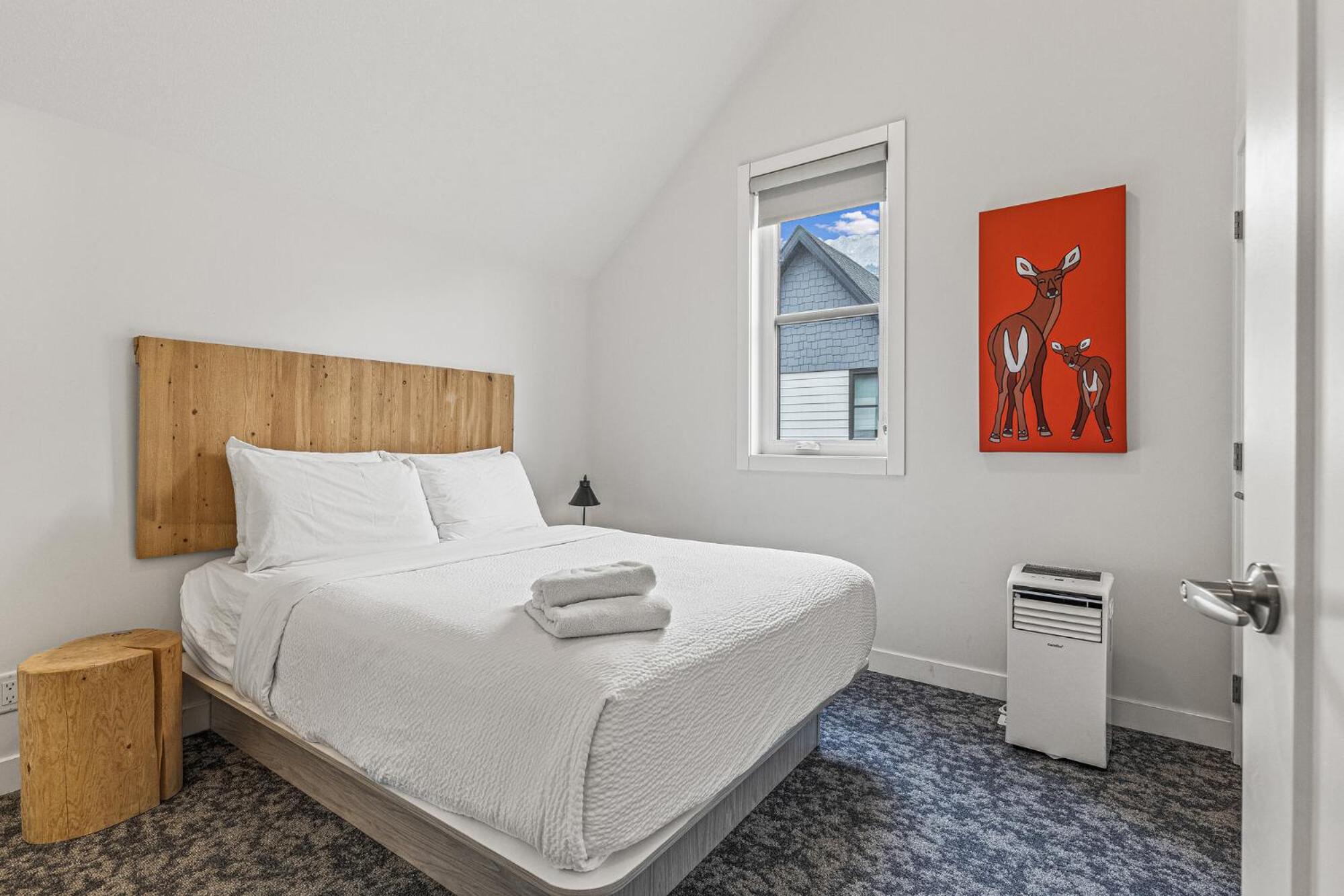 Two-Bedroom Apartment - Pet Friendly - Self Check-In  photo 1