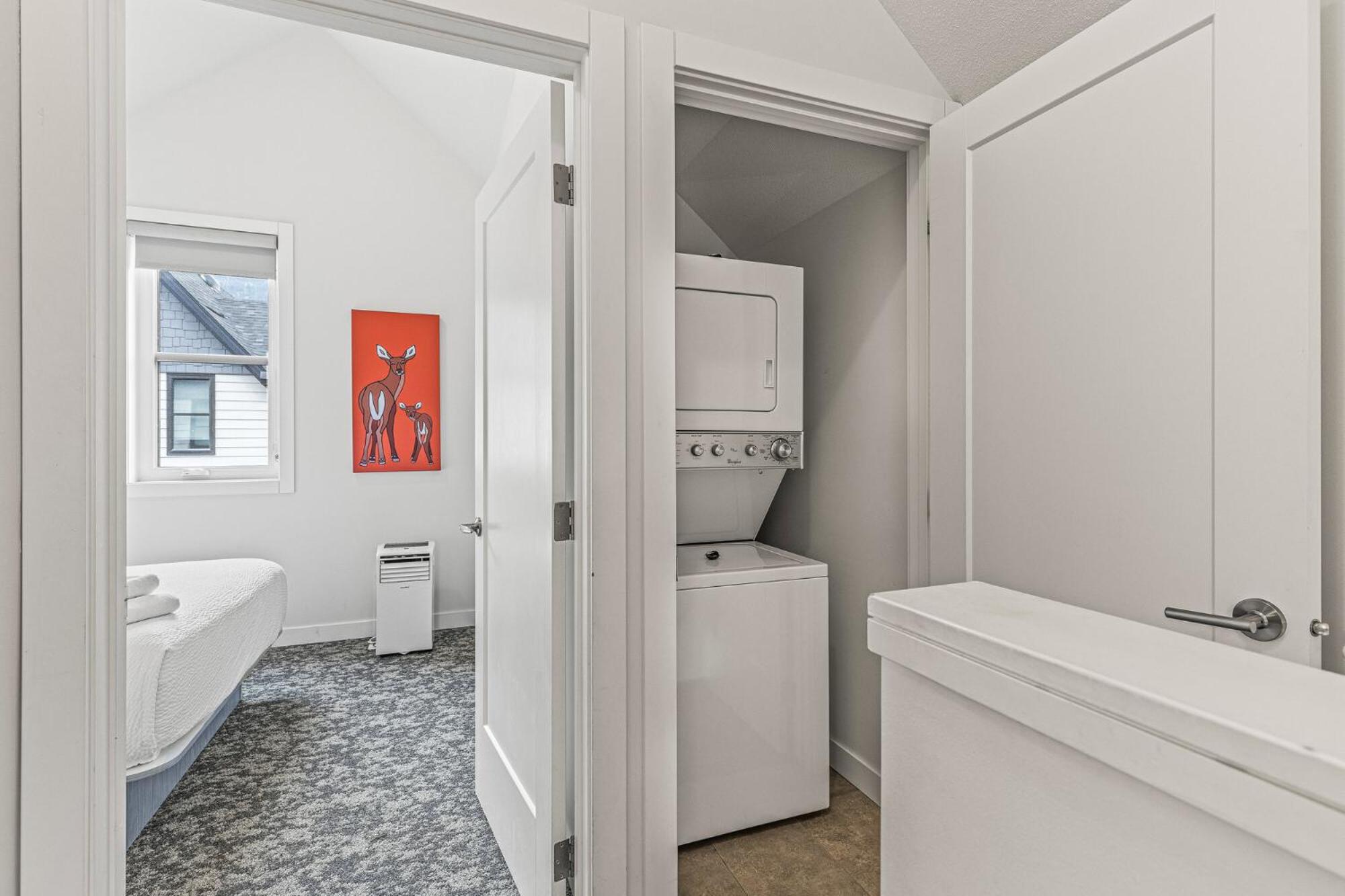 Two-Bedroom Apartment - Pet Friendly - Self Check-In  photo 3
