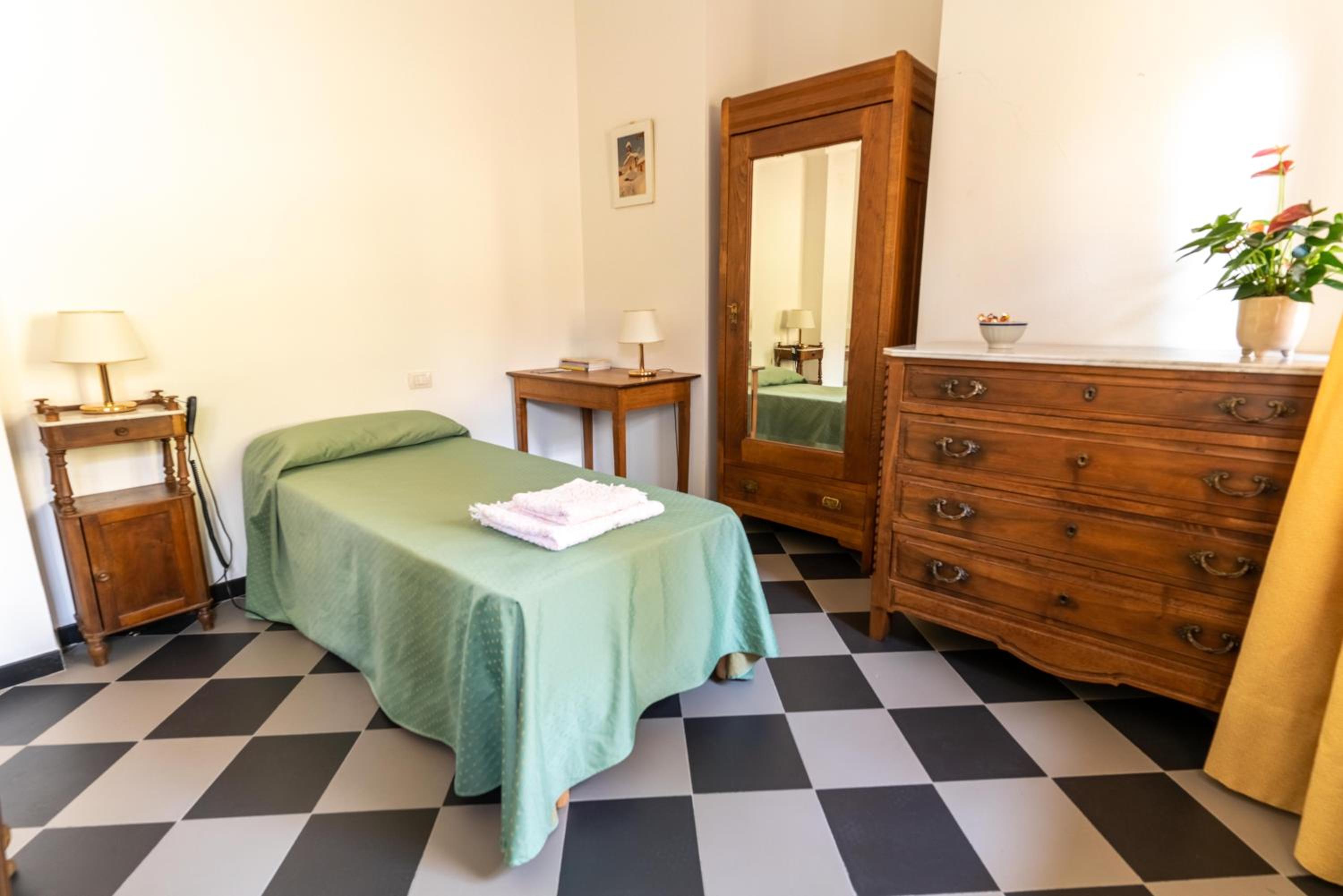 Standard Triple Room photo 2