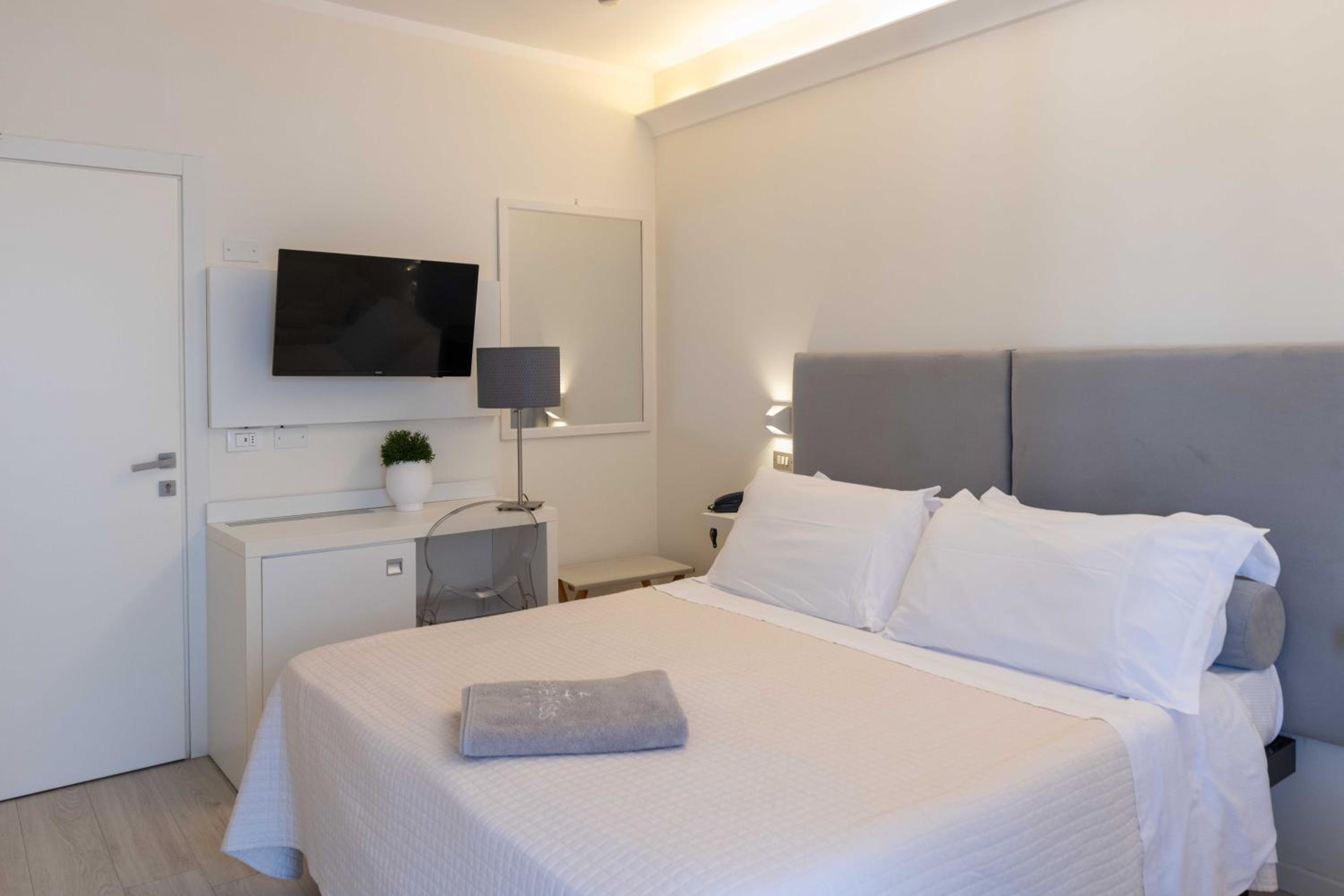 Double Room with Partial Sea View - Photo 5