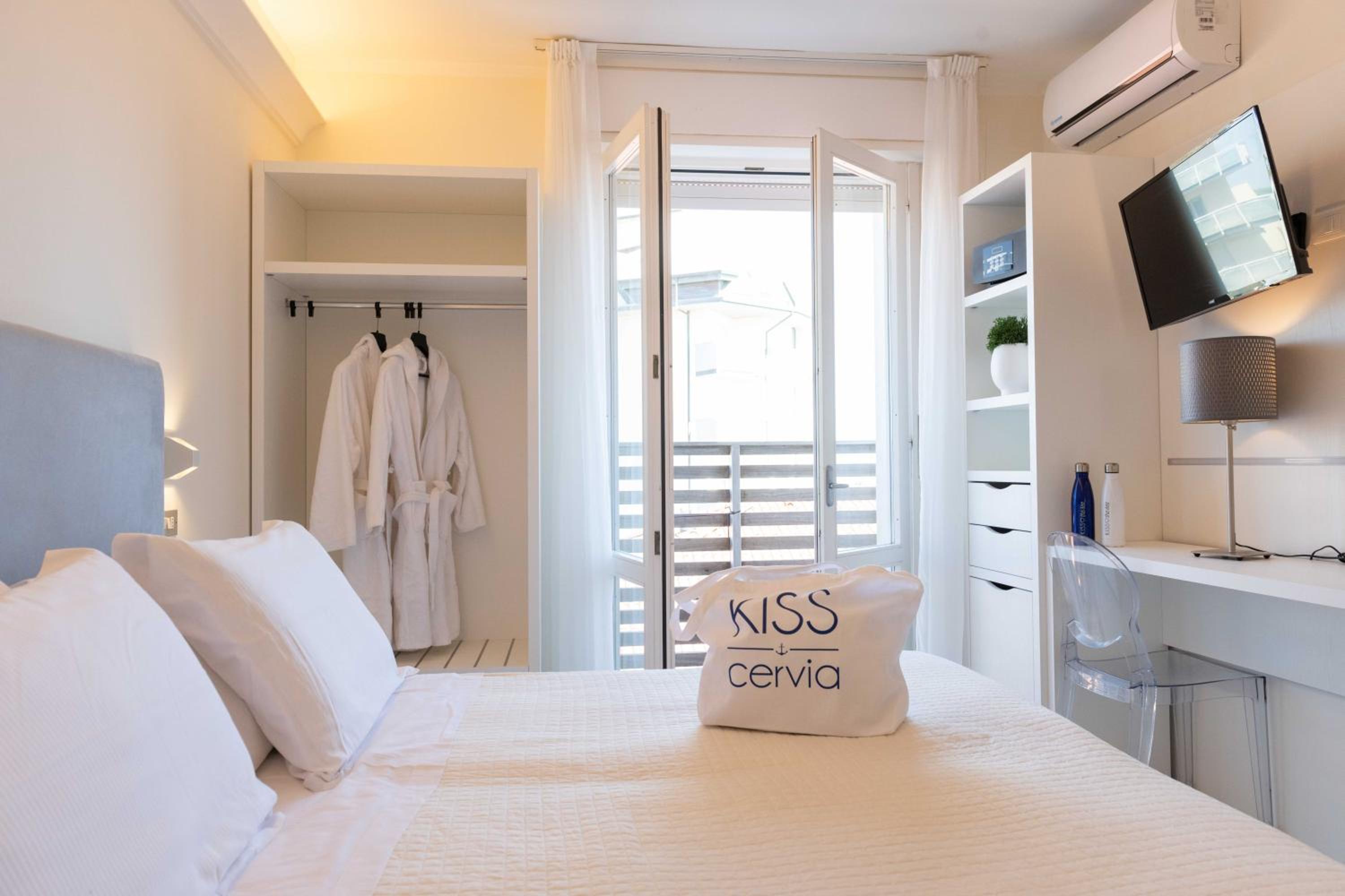 Standard Quadruple Room - Photo 8