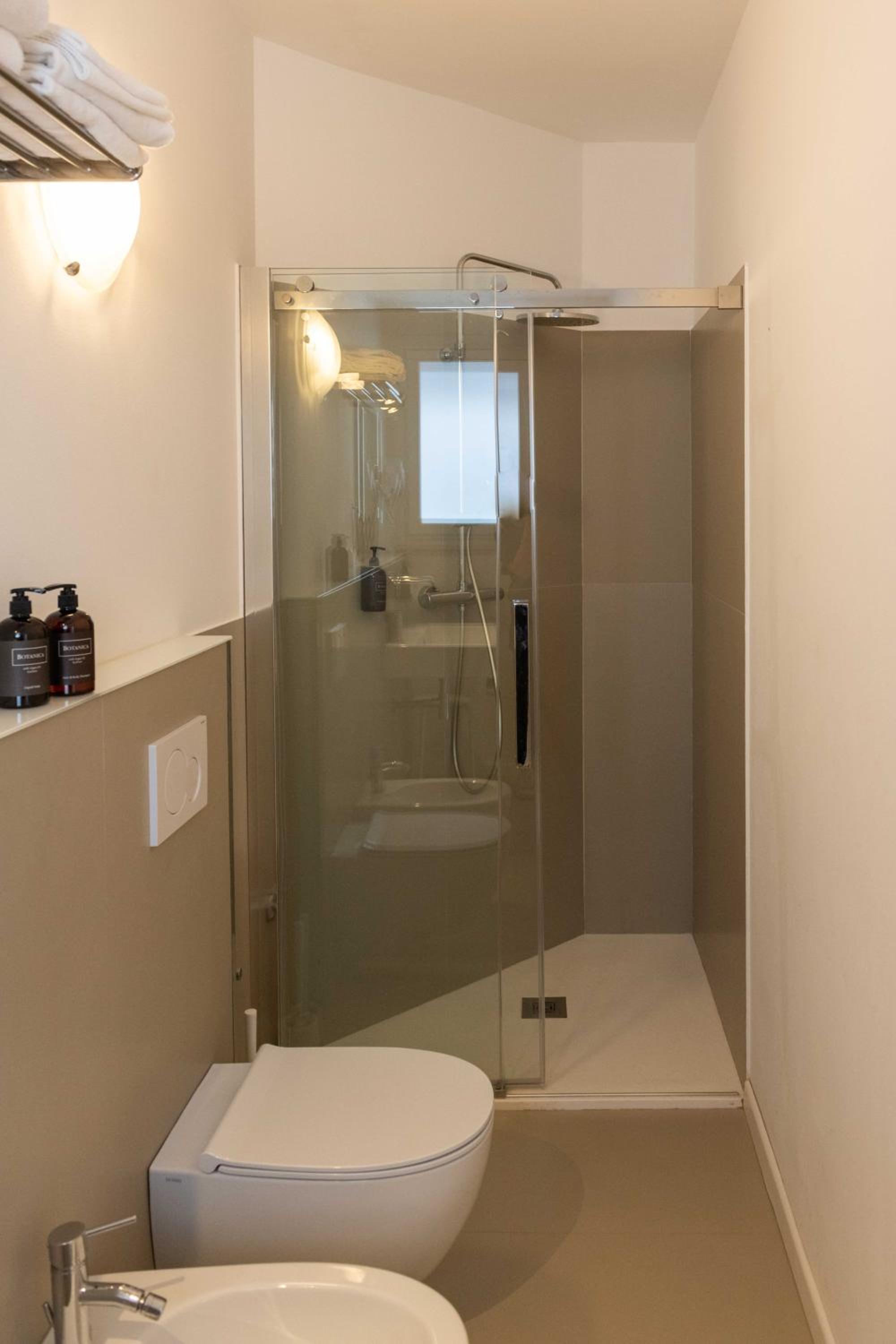 Double or Twin Room with Sea View - Photo 21