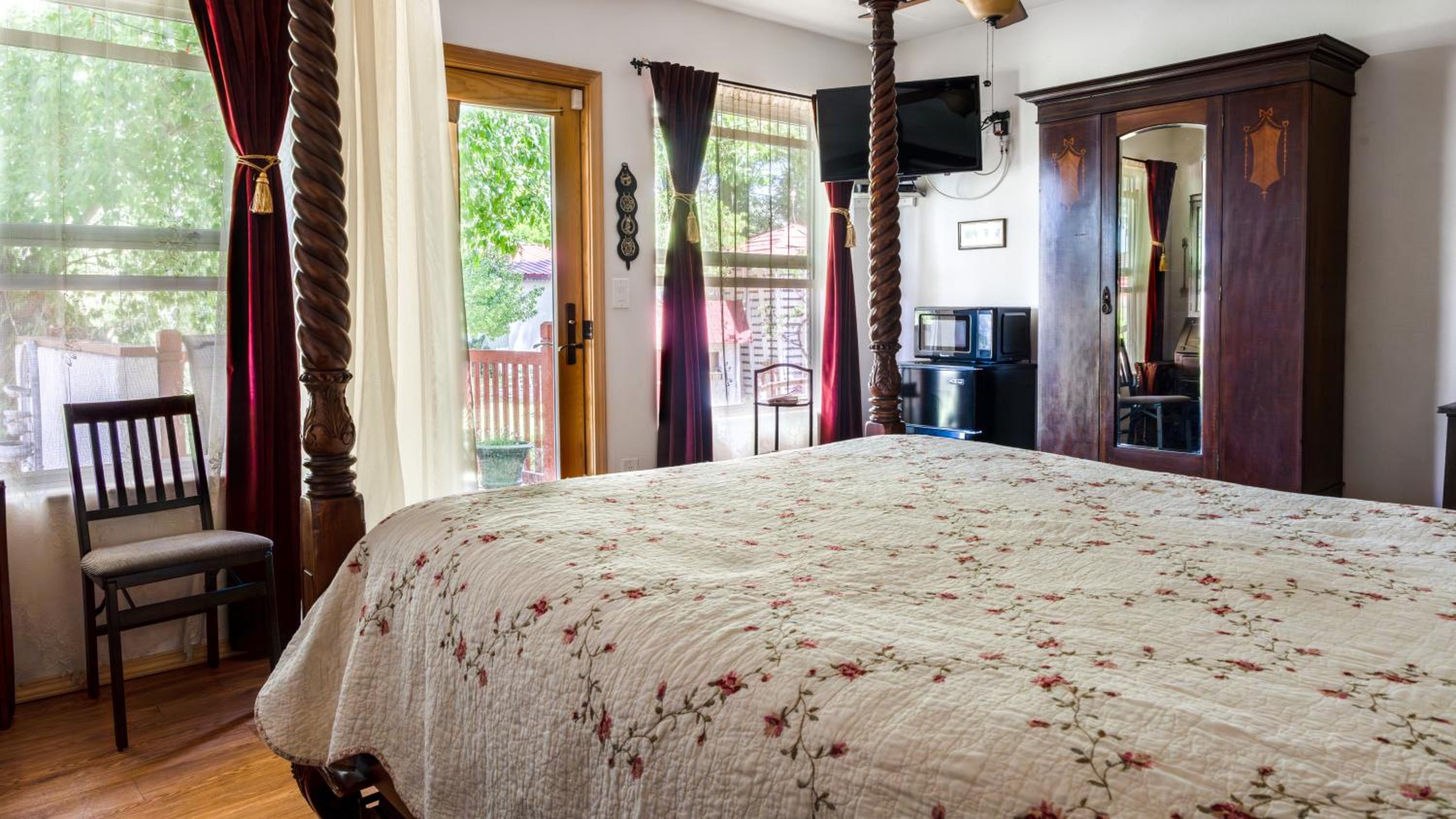 Double Room With Patio - Pet Friendly photo 3