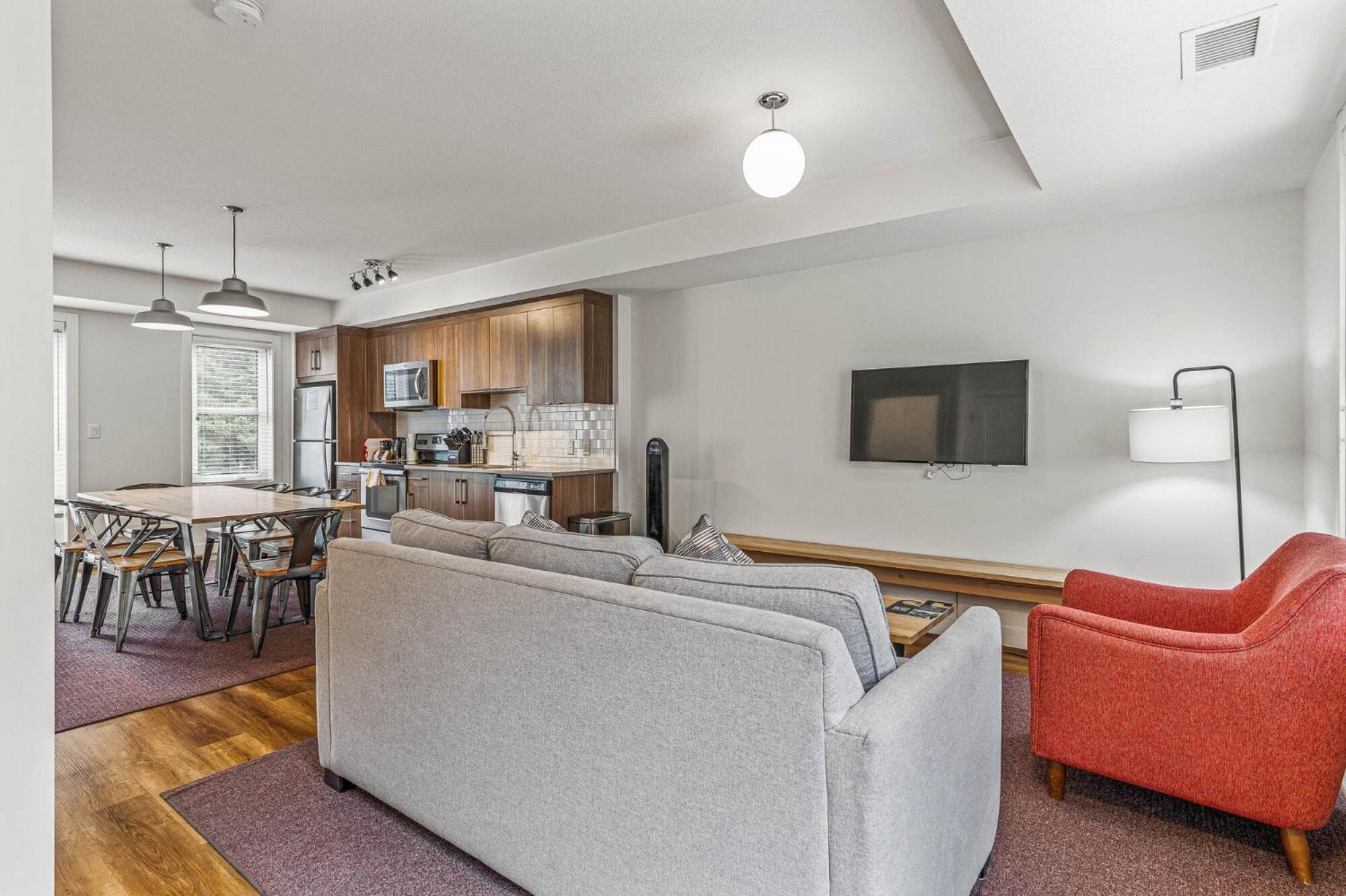 Three-Bedroom Apartment - Self Check-In  photo 3