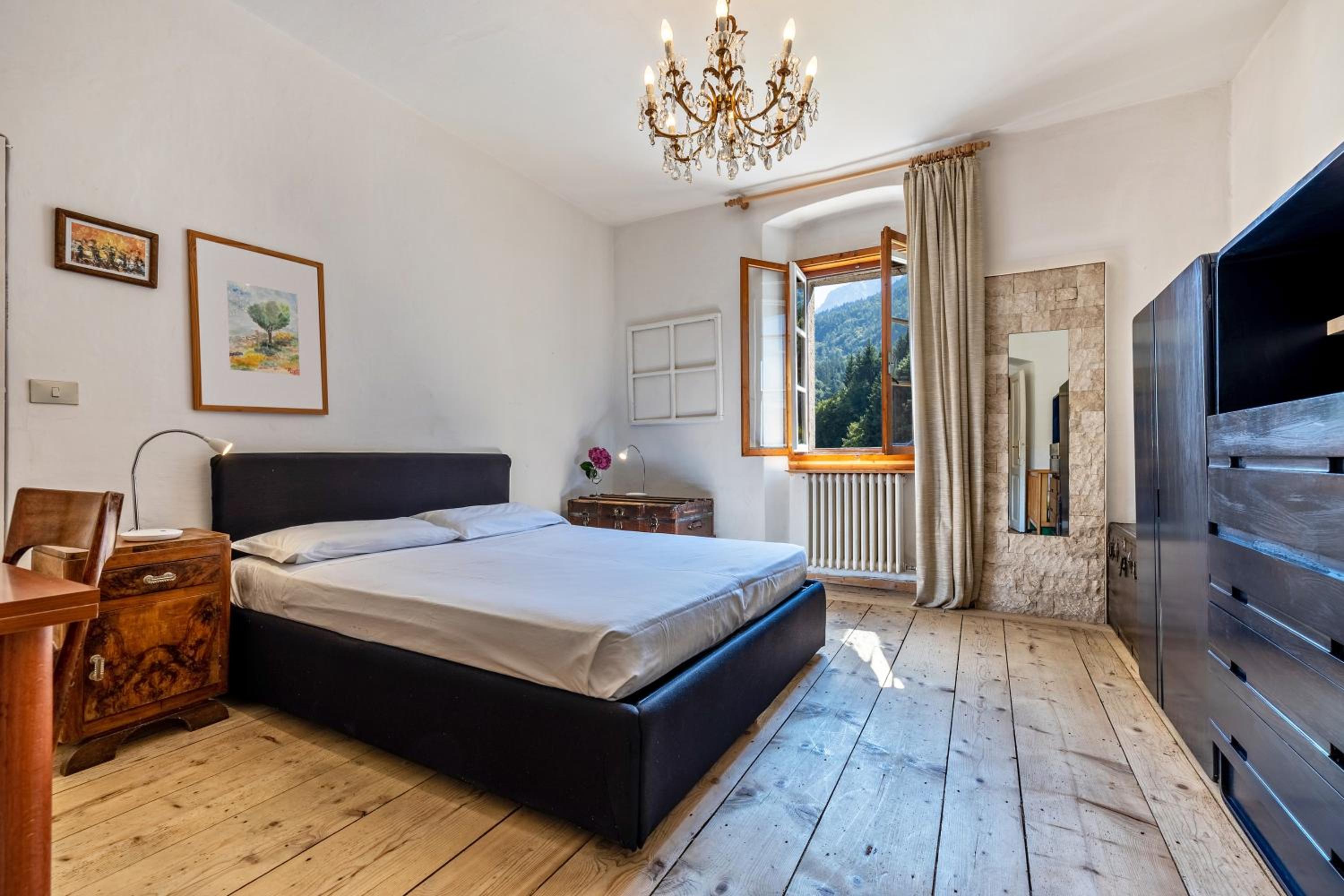 Two-Bedroom Deluxe Apartment with Garden View