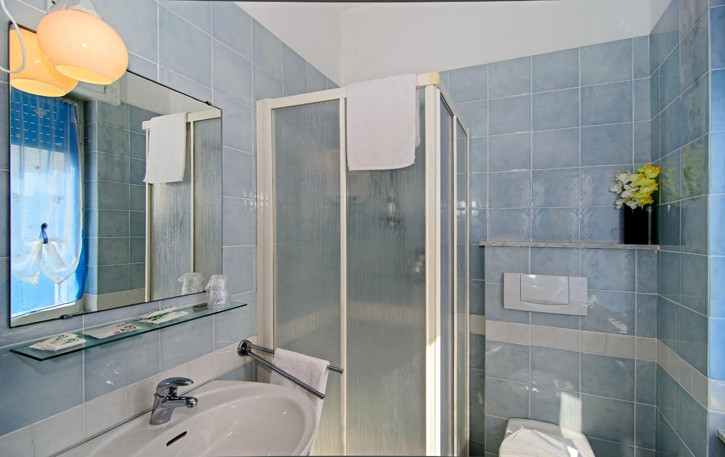 Double or Twin Room - Photo 3