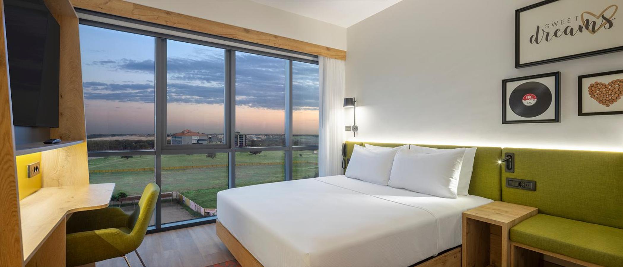 King Room - Non-Smoking - Photo 3