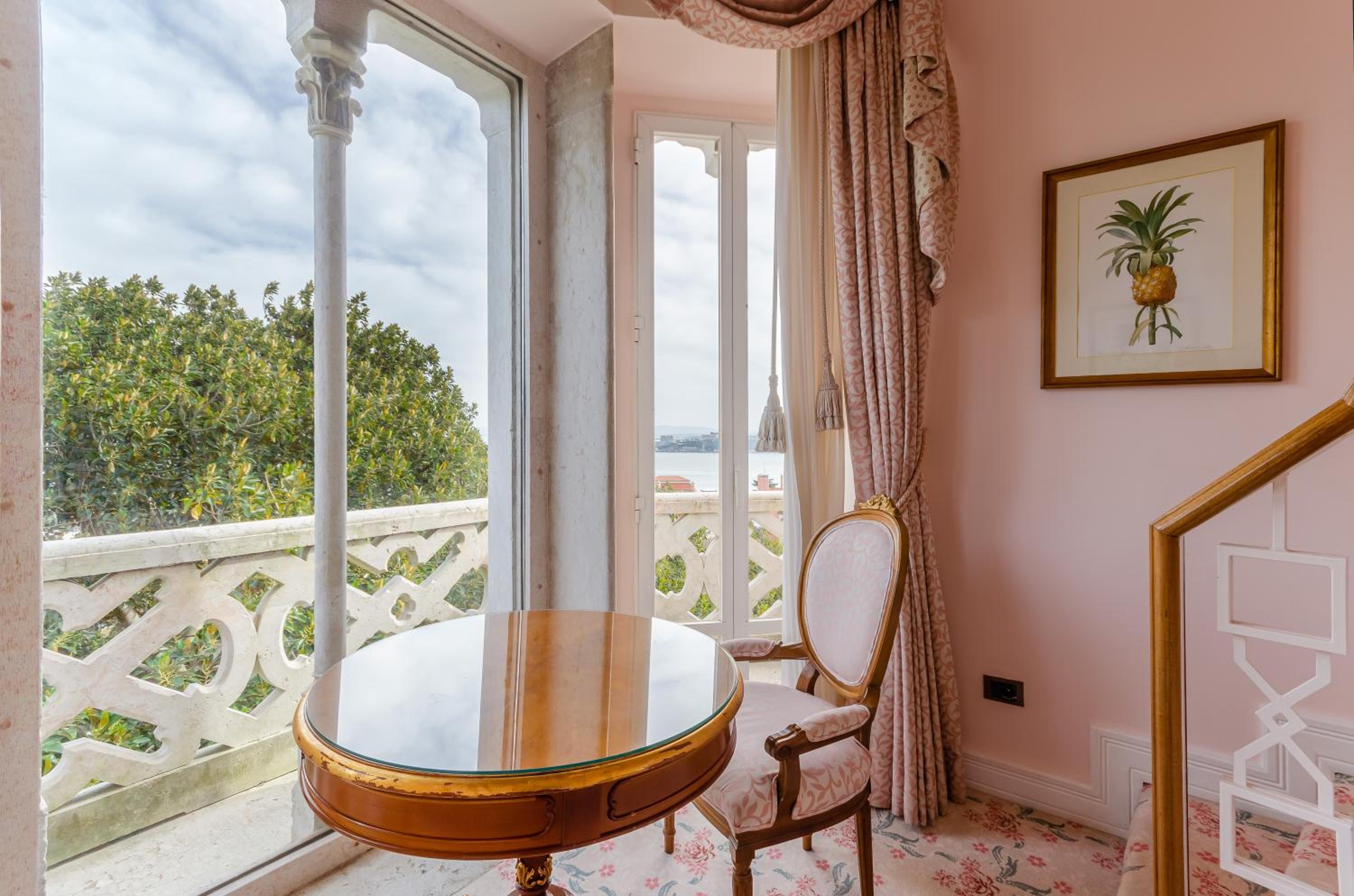 Palace Deluxe Room - Photo 5
