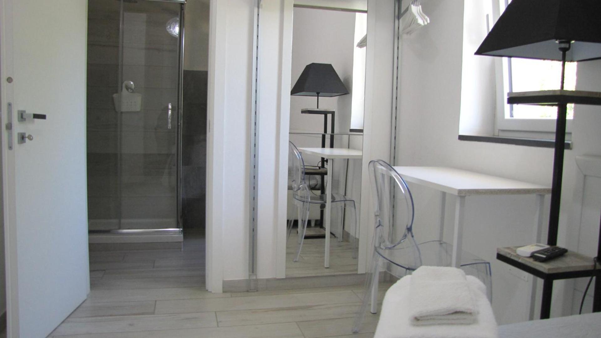 Standard Double or Twin Room photo 2