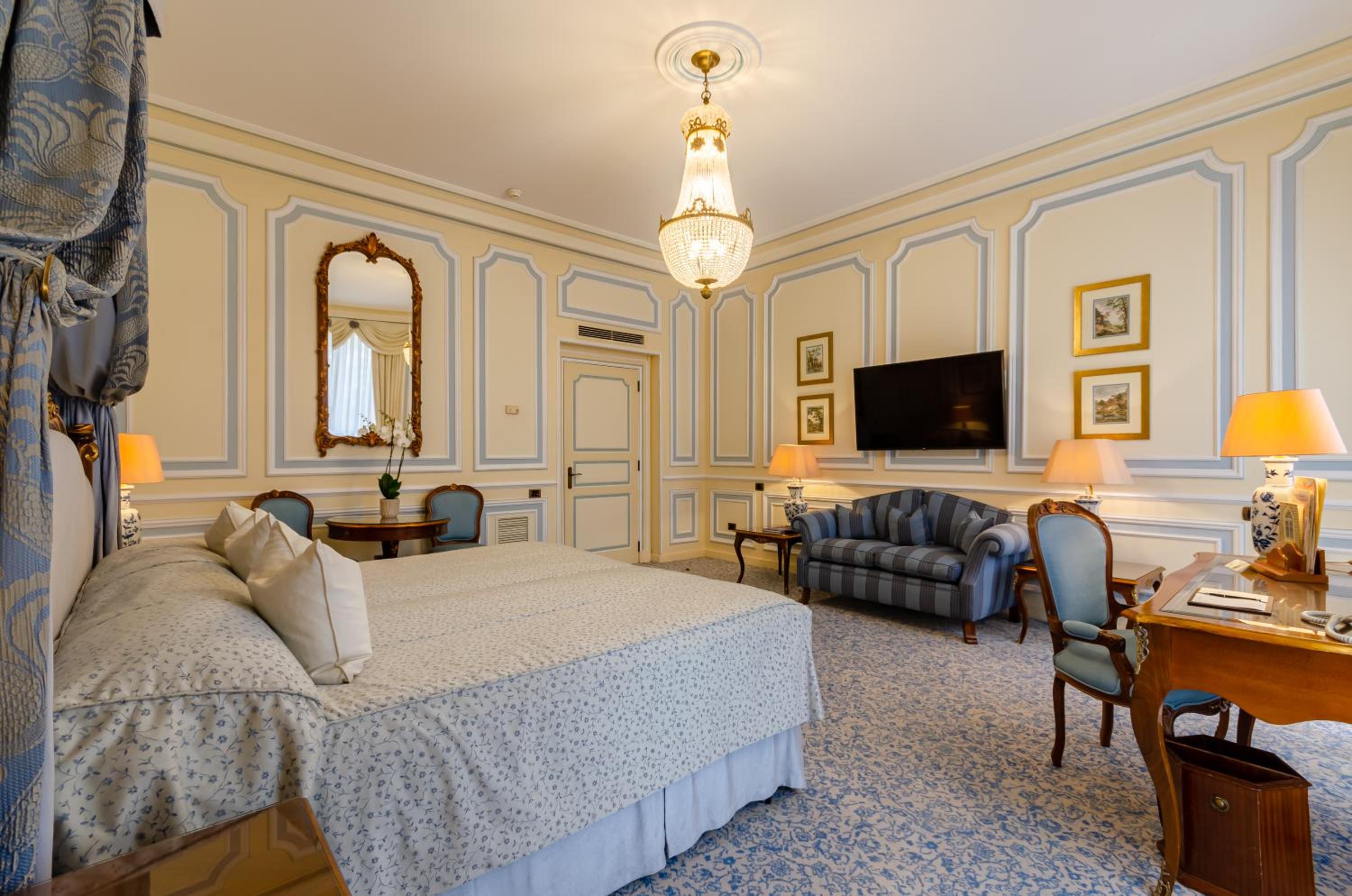 Palace Deluxe Room - Photo 8
