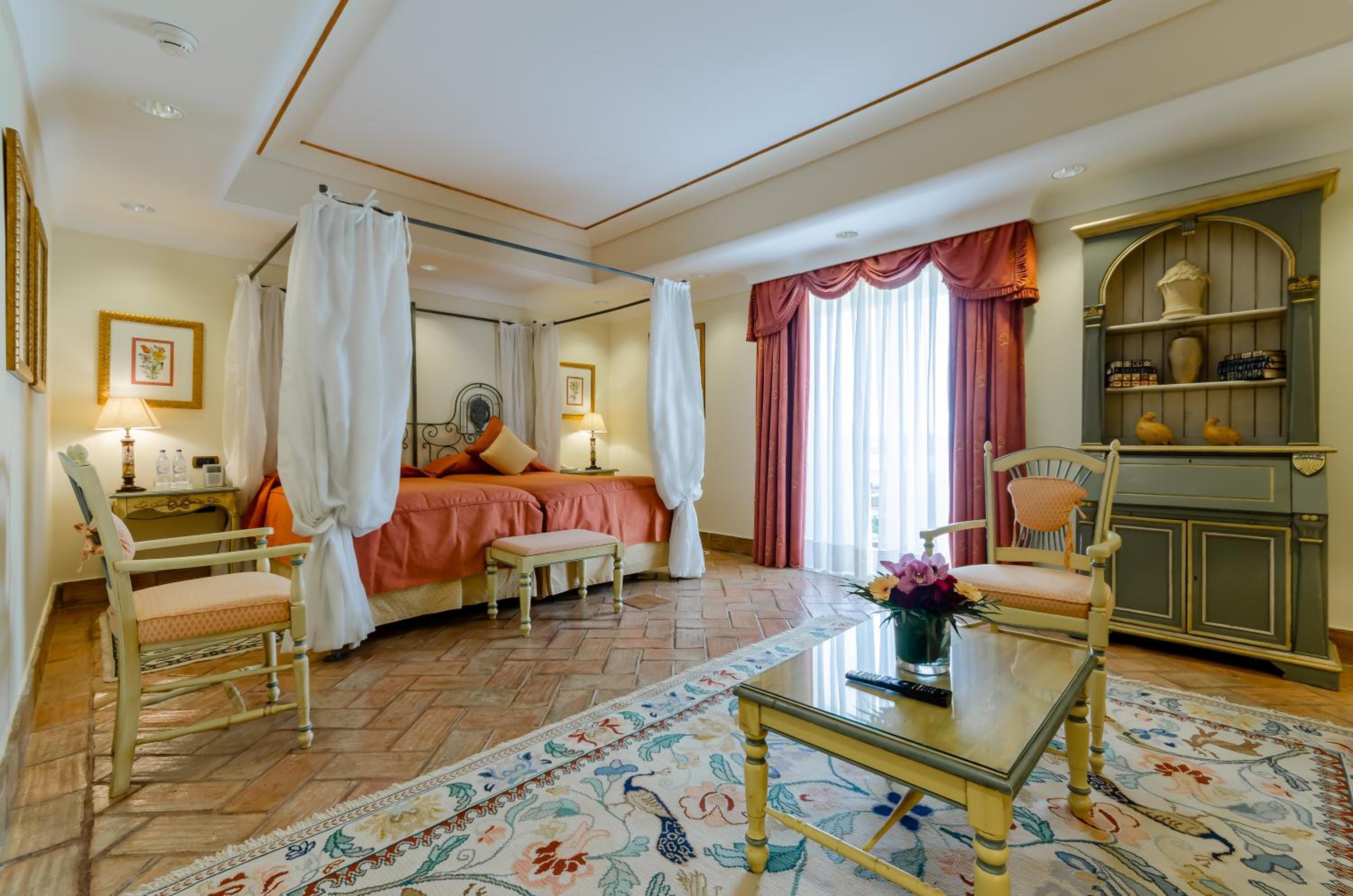Palace Deluxe Room - Photo 14