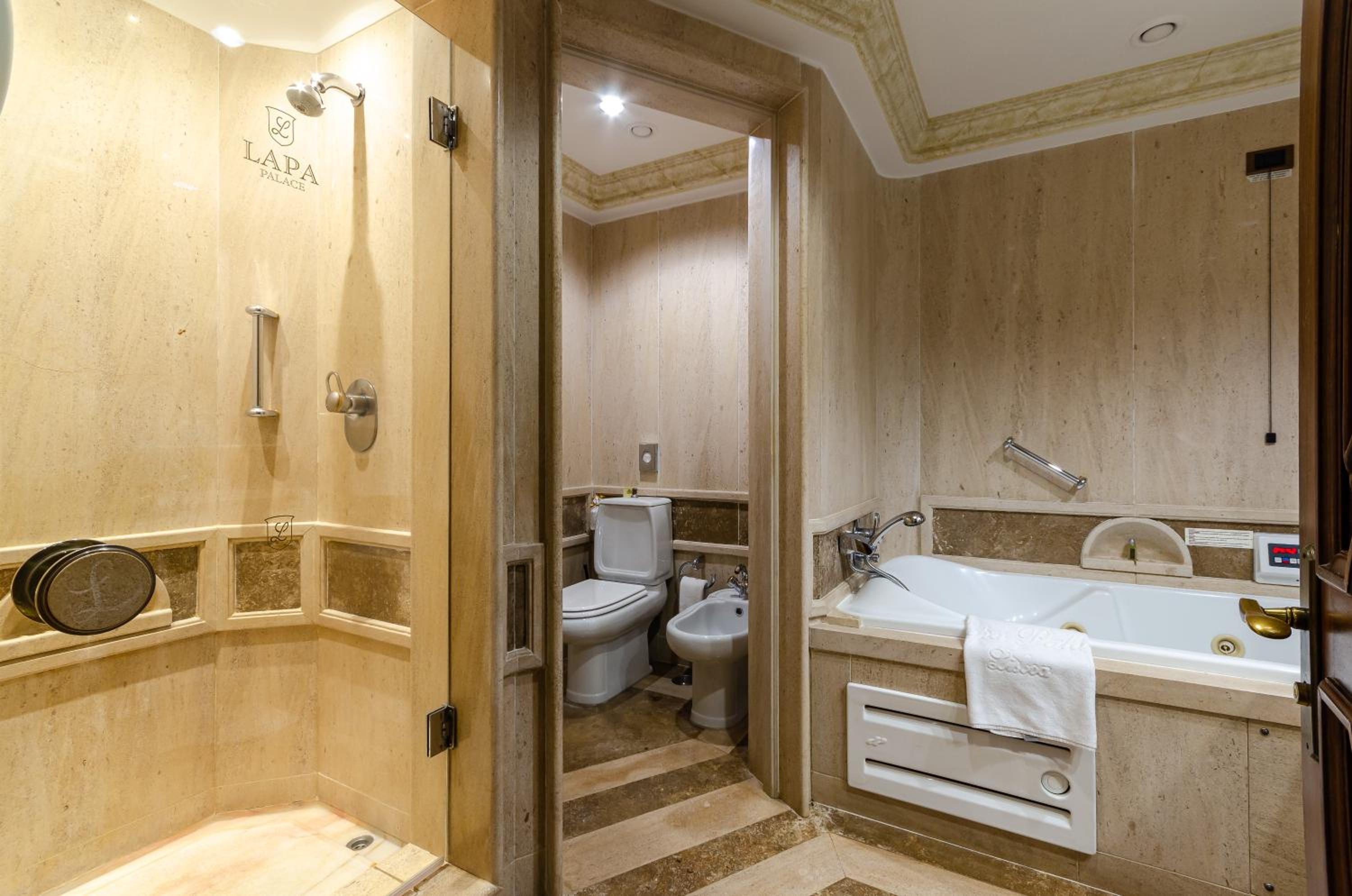 Palace Deluxe Room - Photo 23