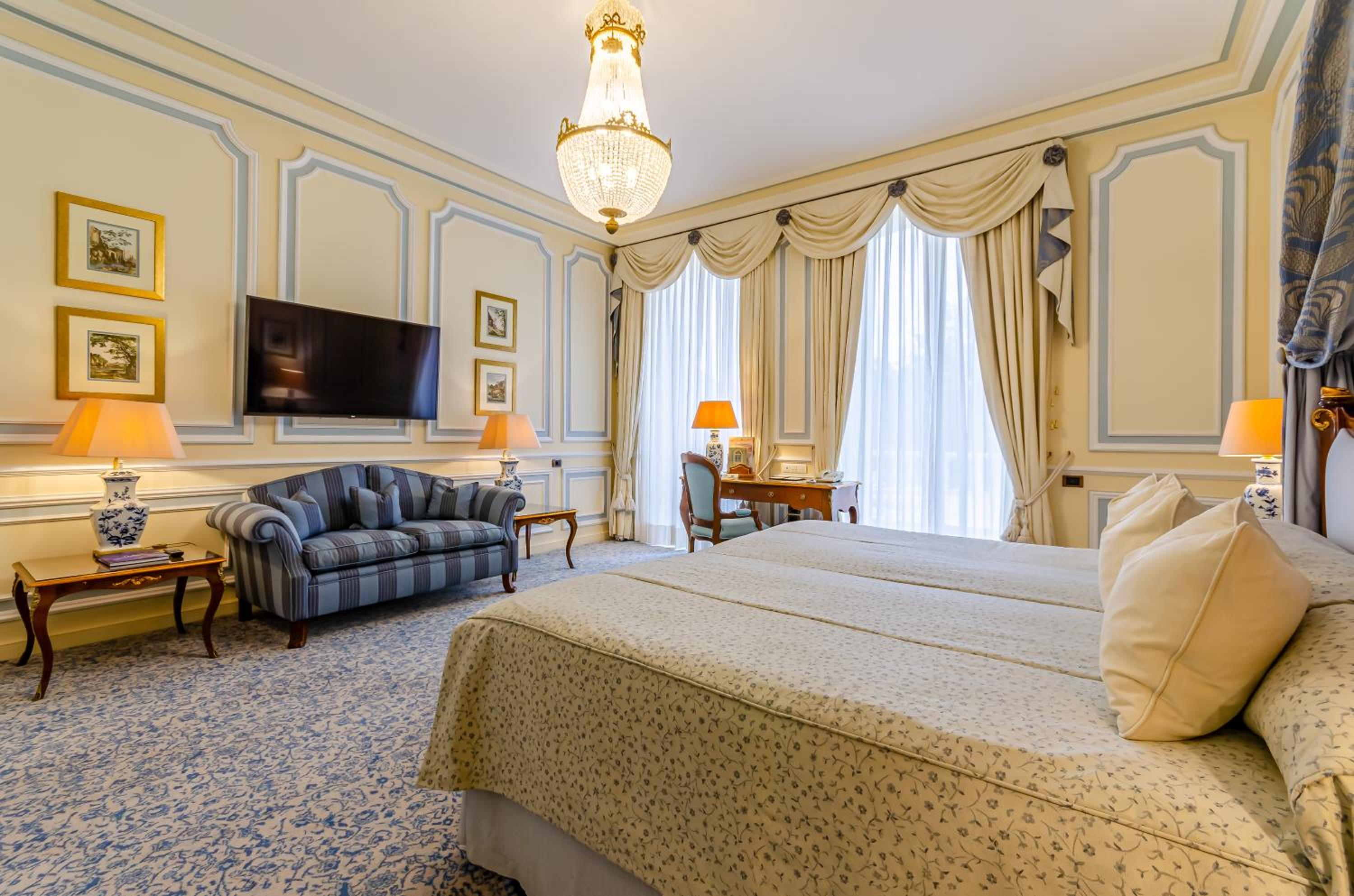 Palace Deluxe Room - Photo 13