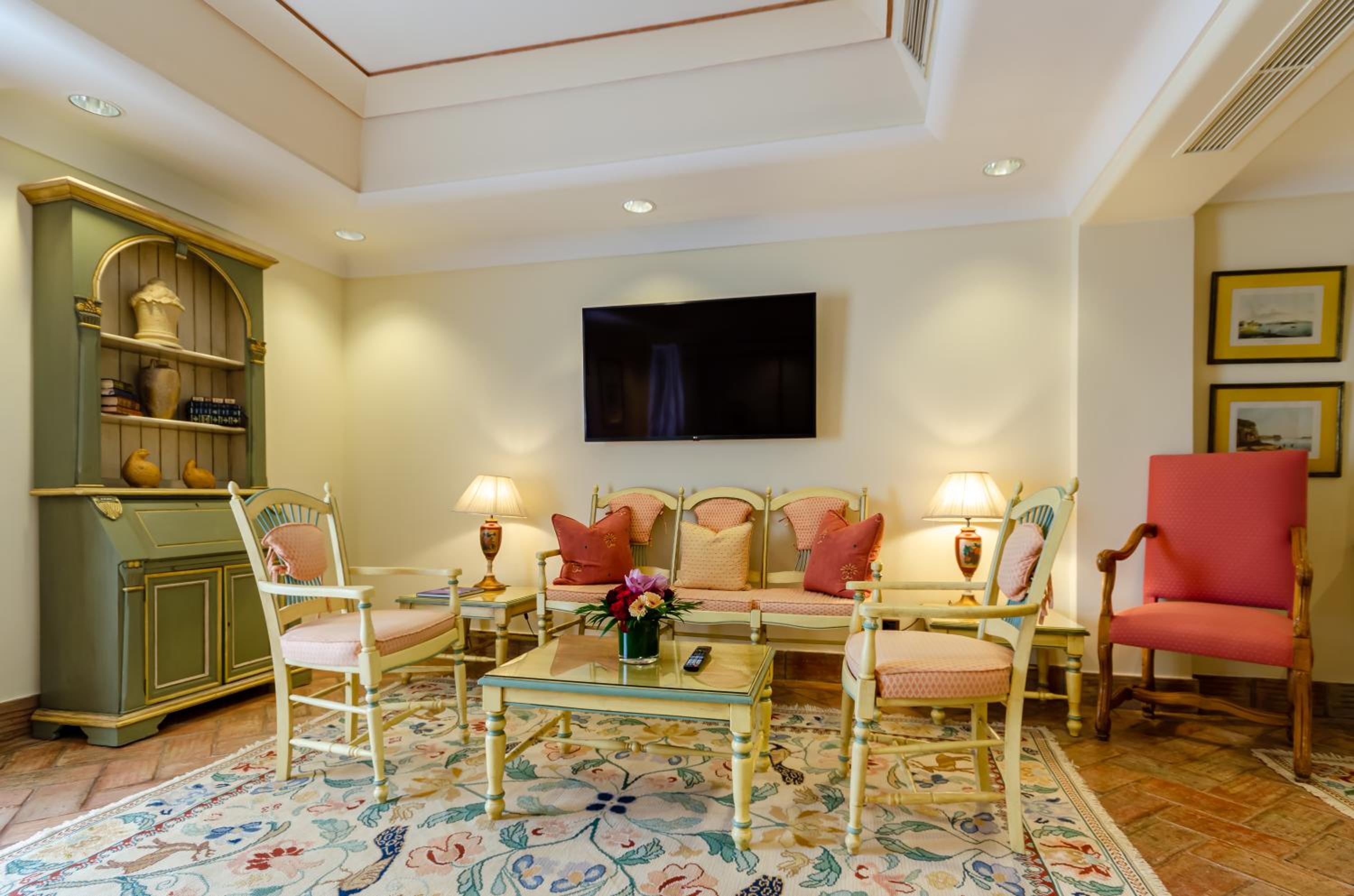 Palace Deluxe Room - Photo 16