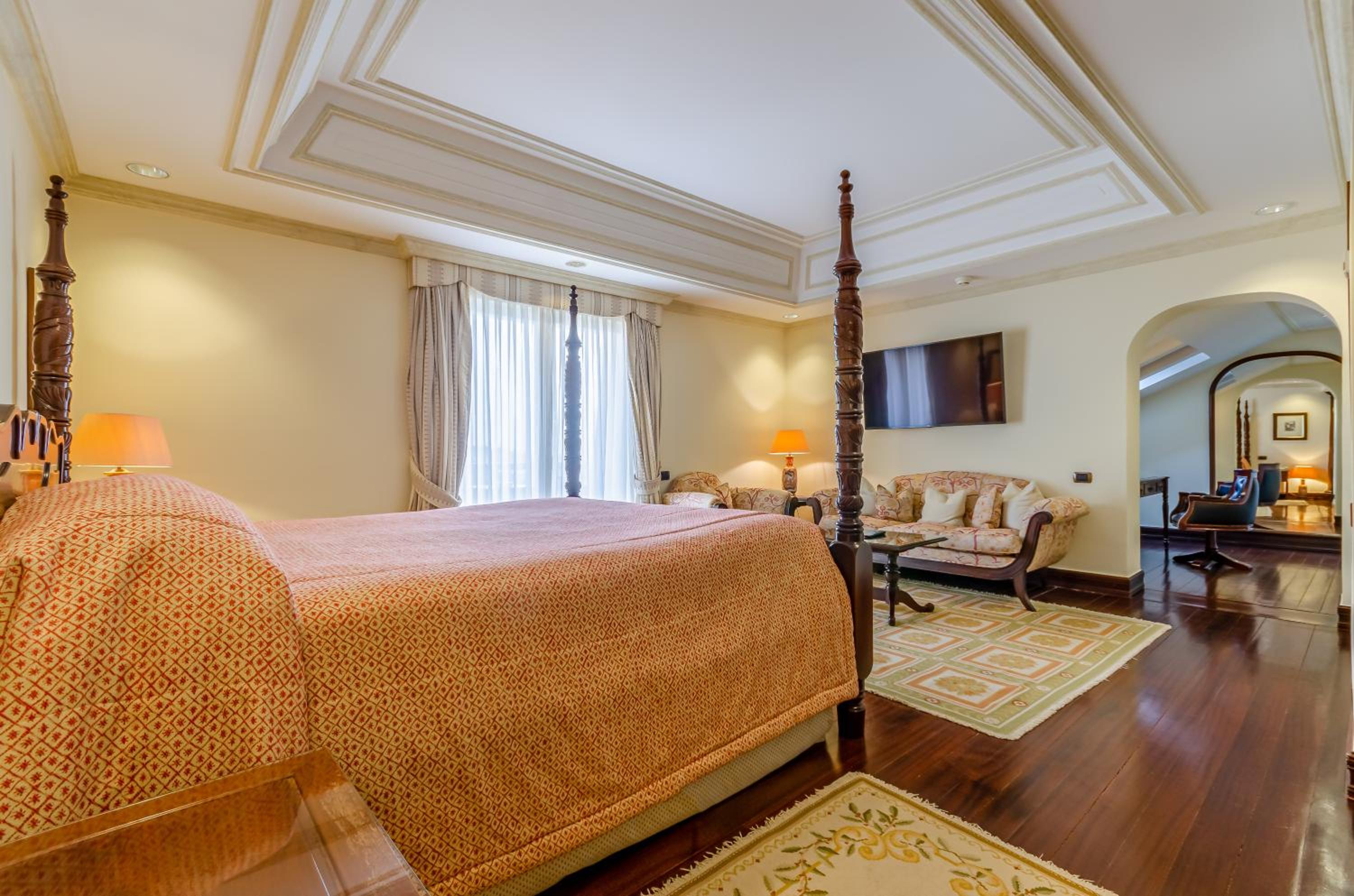 Palace Deluxe Room - Photo 17