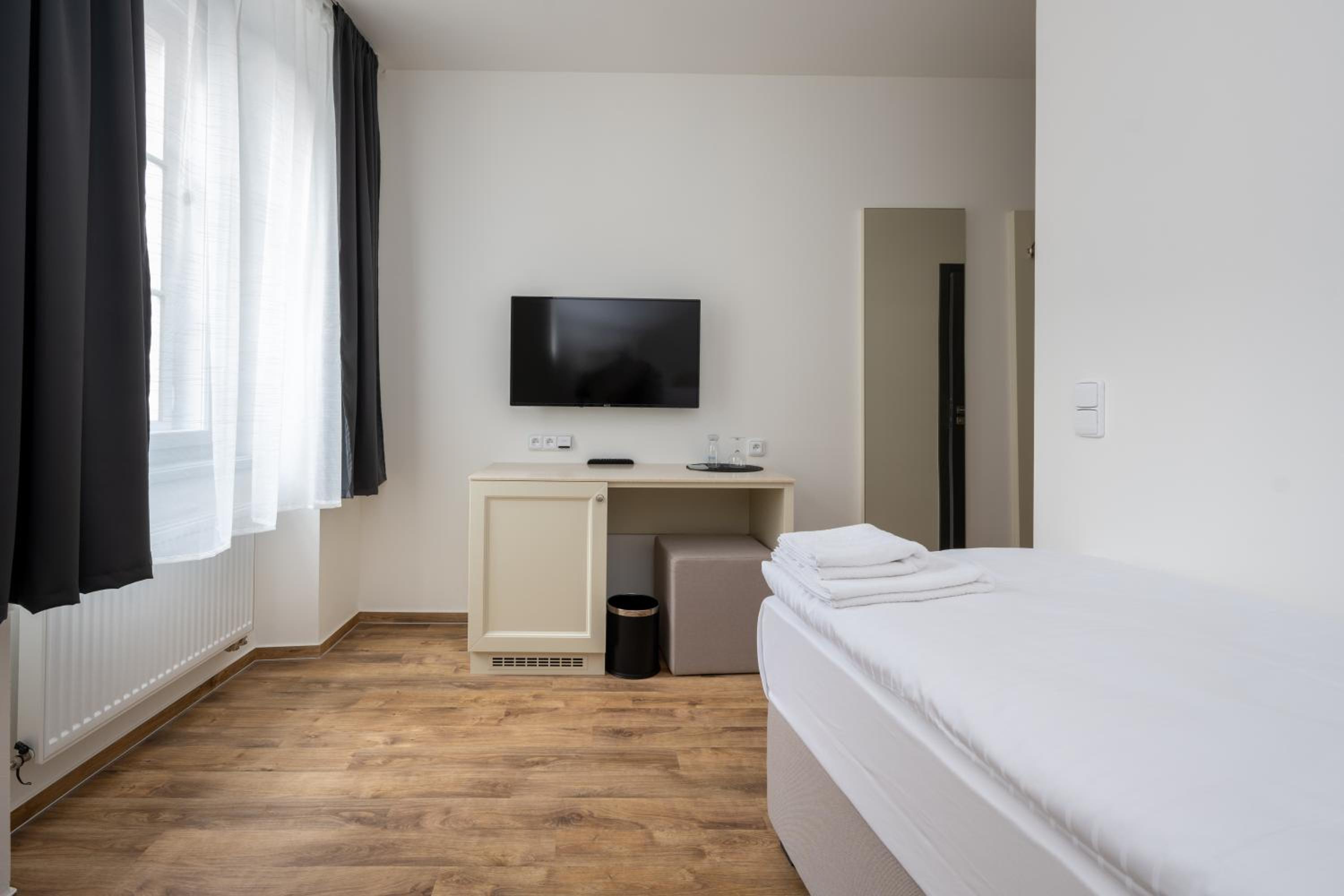 Single Room photo 3