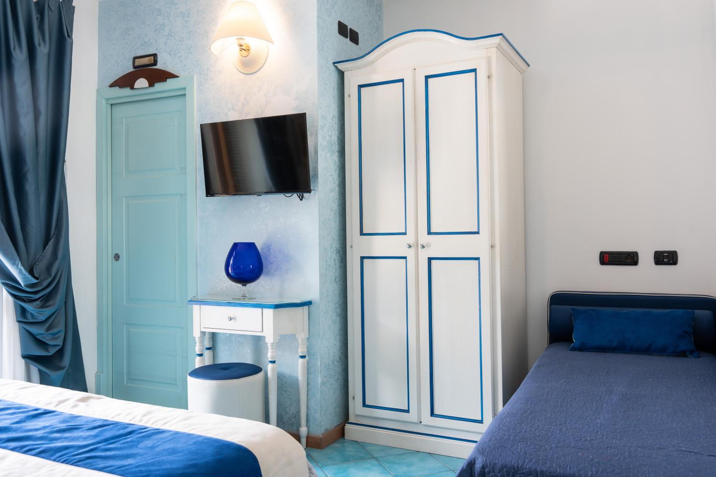 Double or Twin Room with Extra Bed photo 3