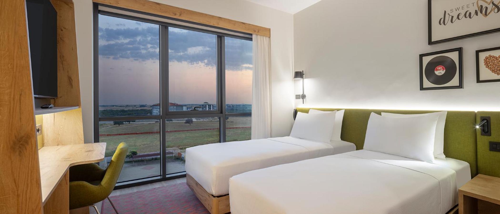Superior King Room - Non-Smoking - Photo 4