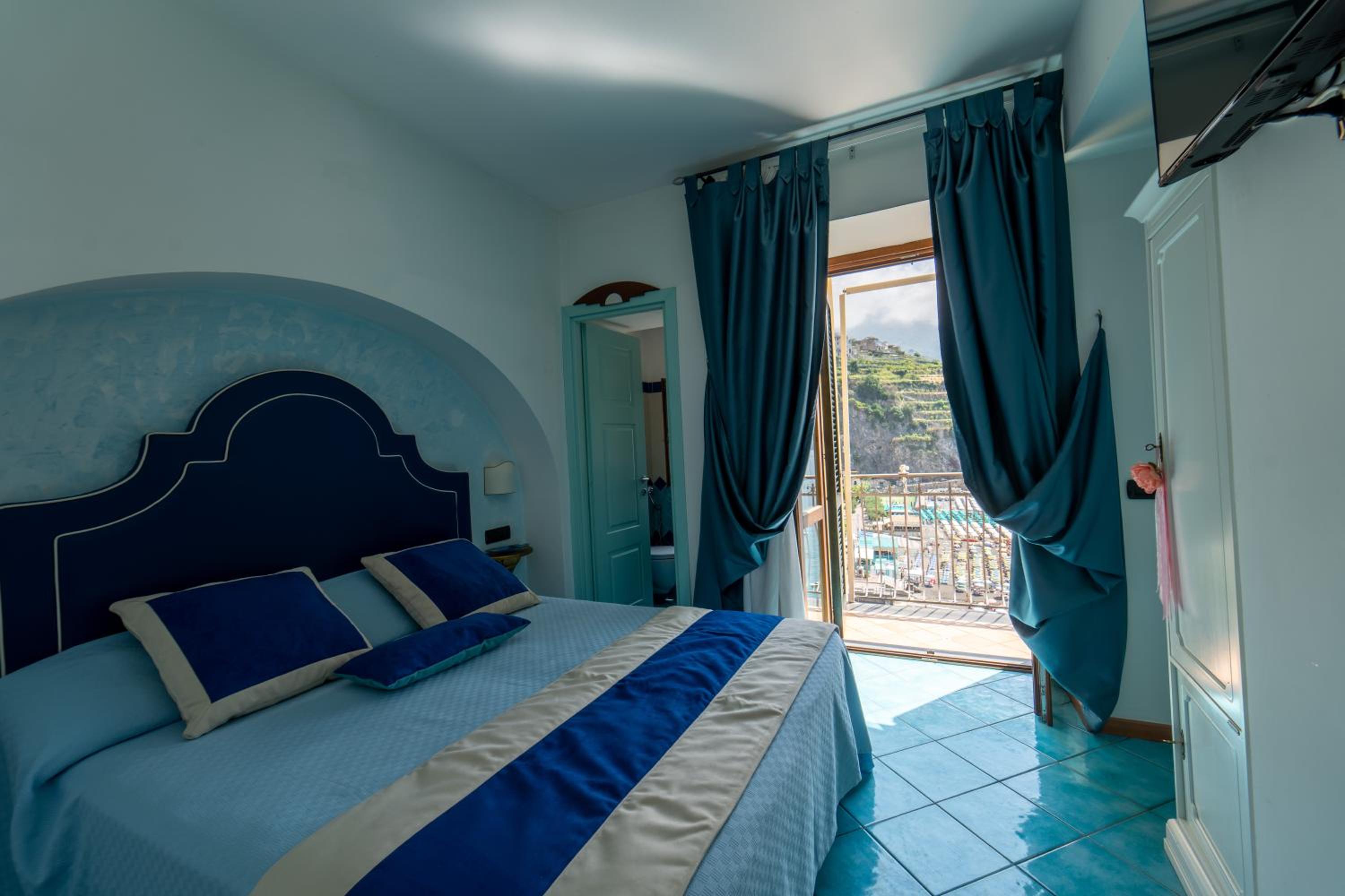 Junior Suite with Balcony photo 1