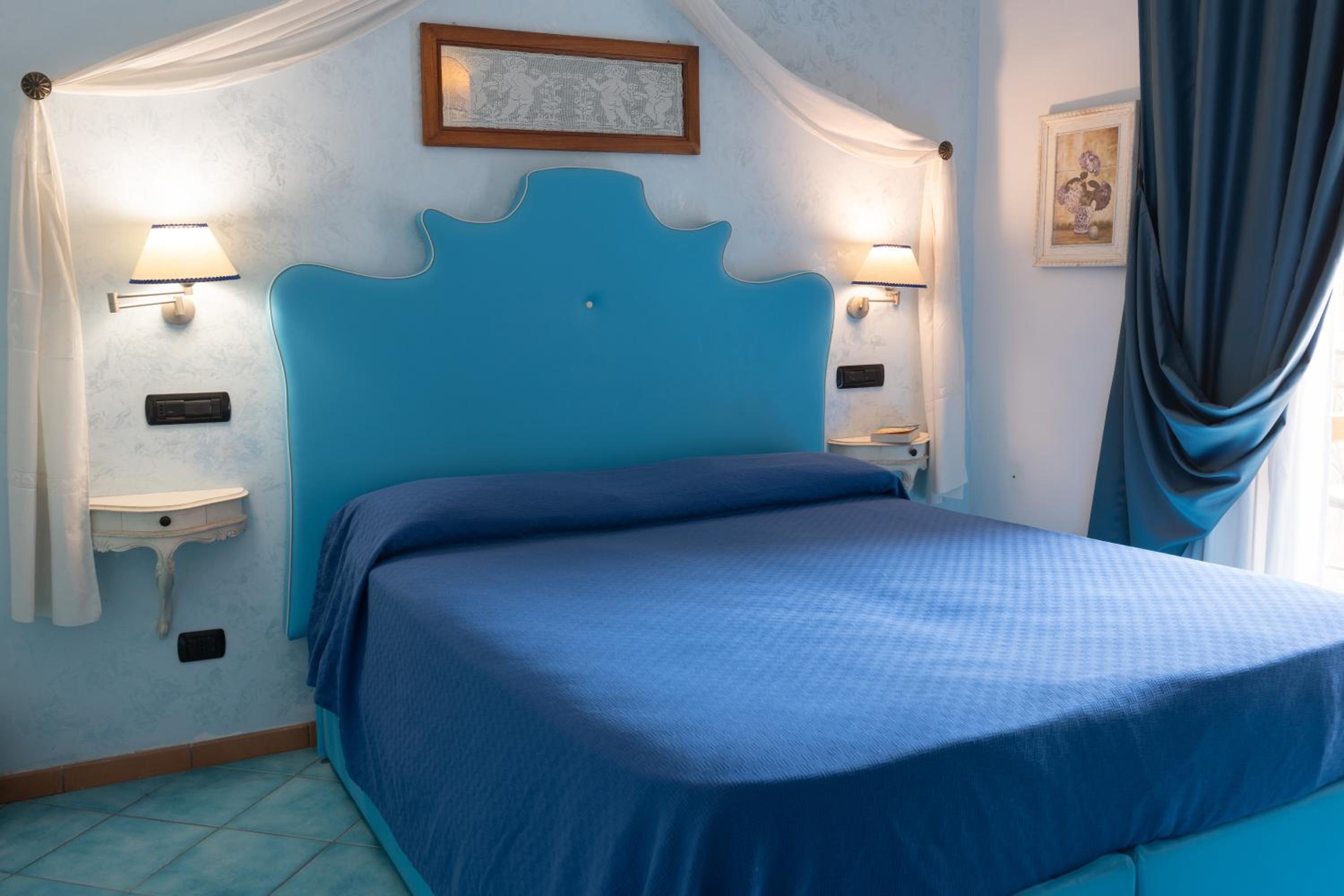 King Room with Balcony photo 2