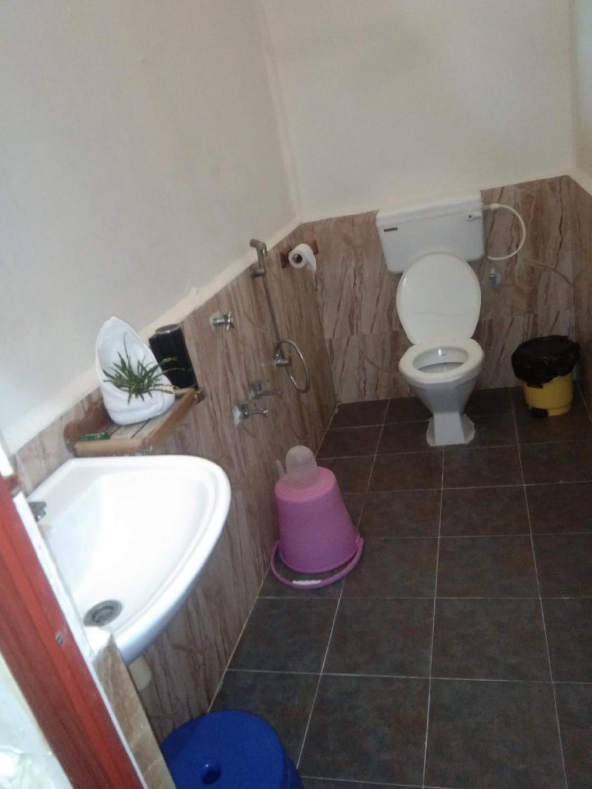 Deluxe Double Room with Balcony - Photo 4