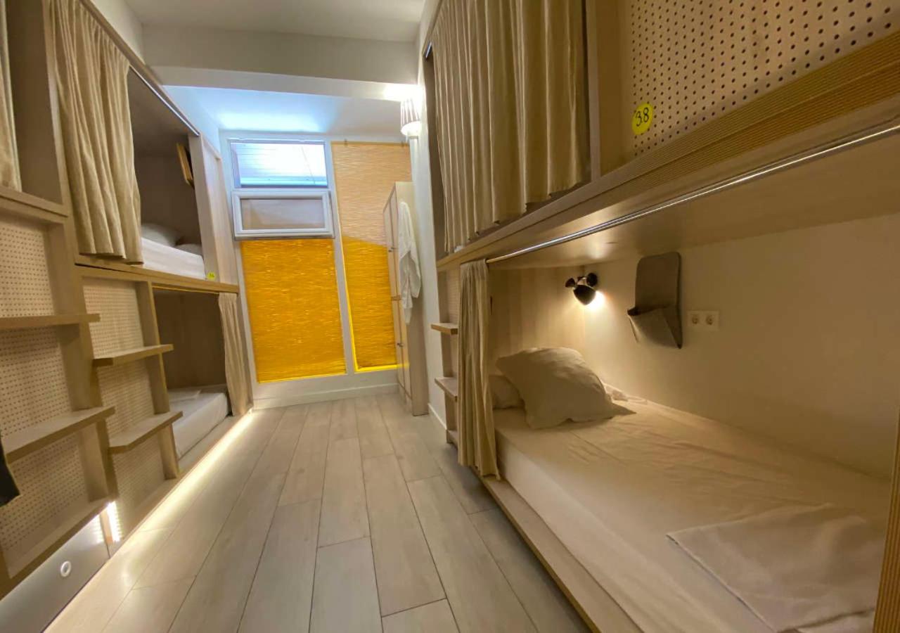 Bed in 8-Bed Mixed Dormitory Room photo 2