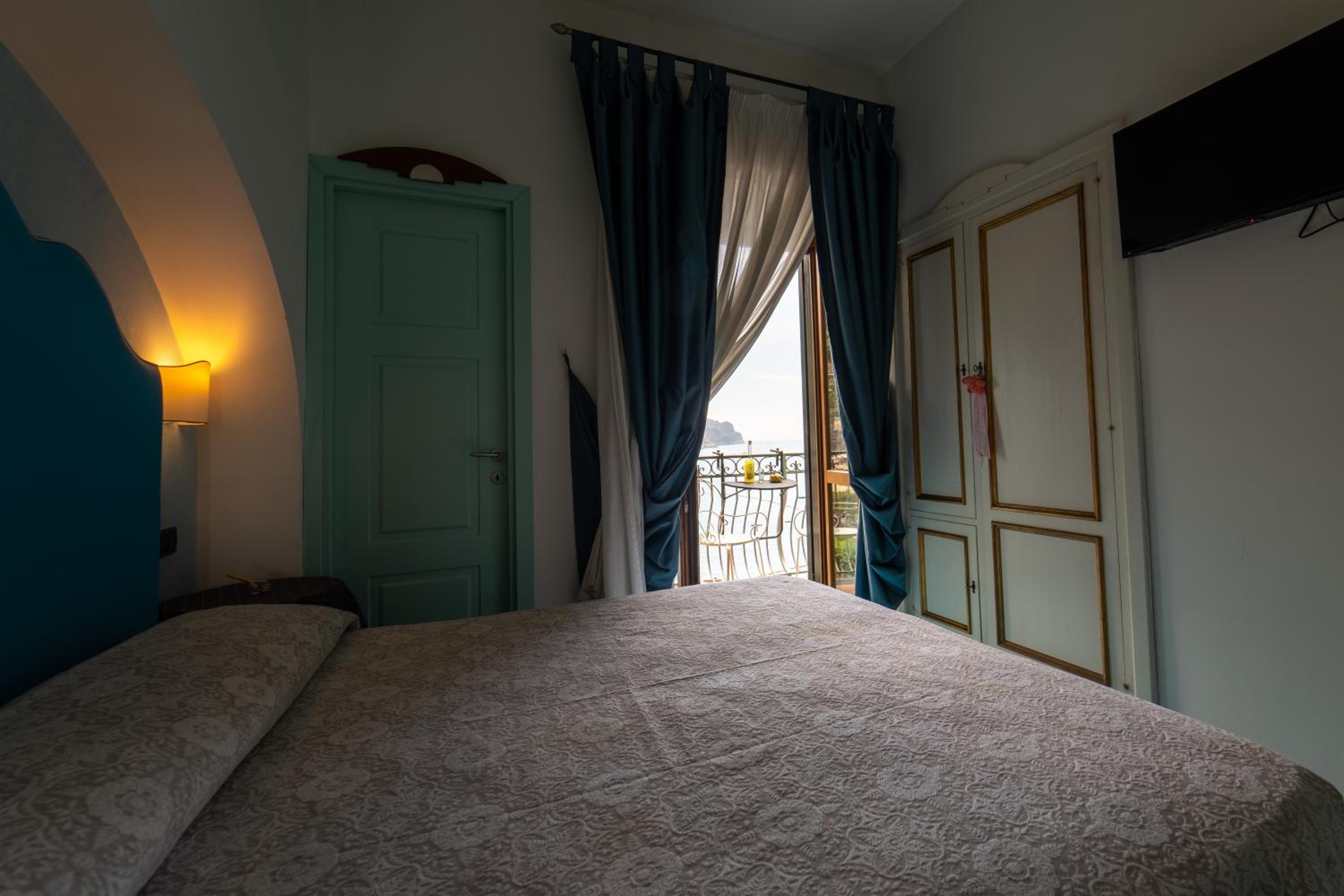 Budget Double Room photo 2
