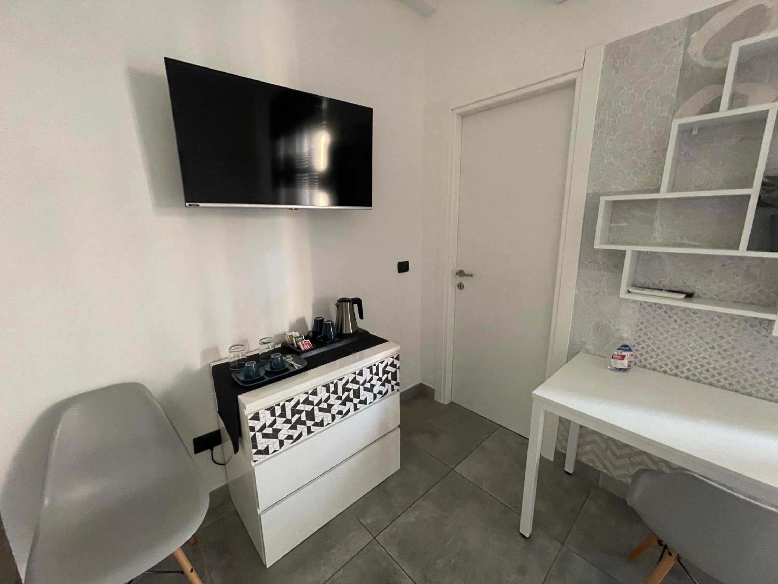 Double Room With Private Bathroom photo 2
