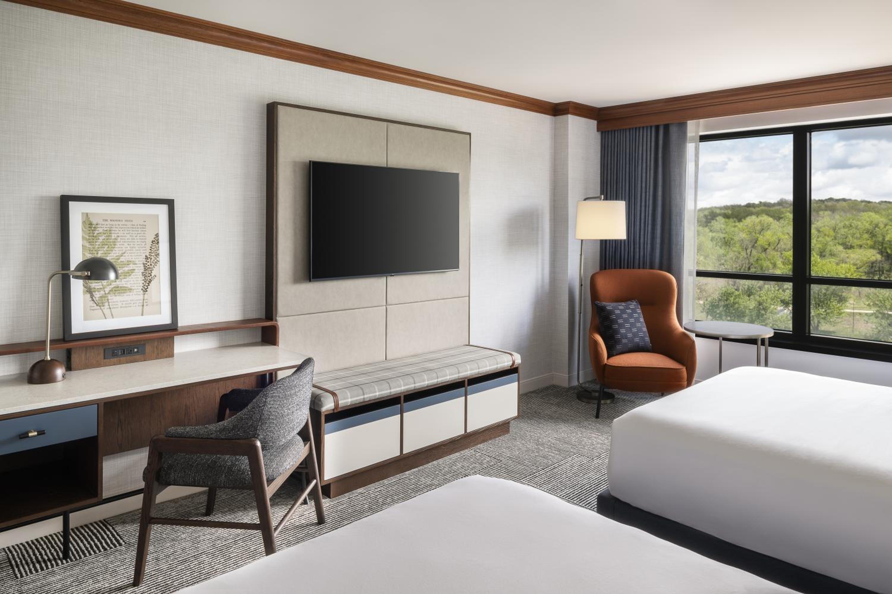 Queen Room with Two Queen Beds and River View - Photo 2