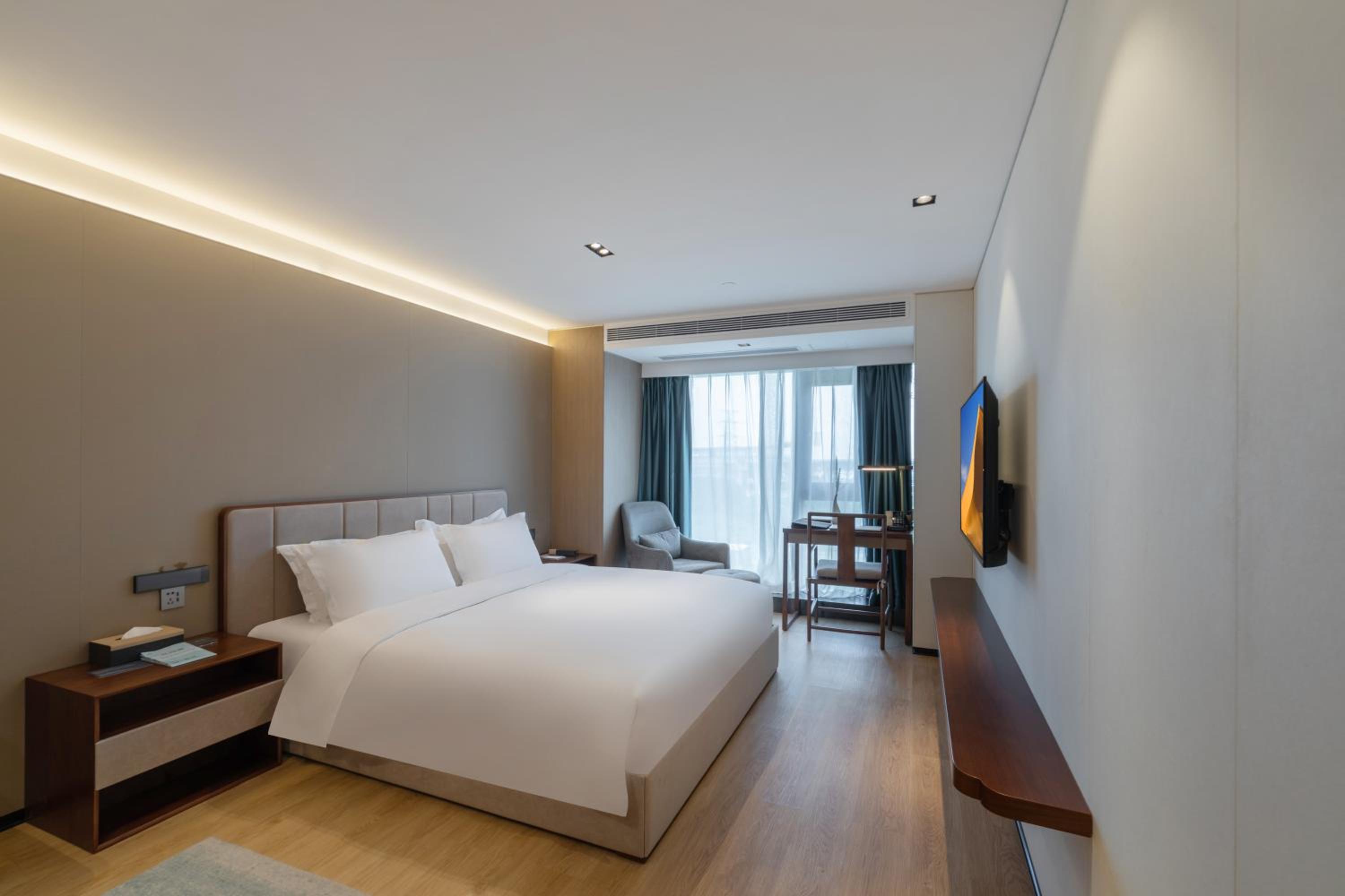 Premium Queen Room photo 2