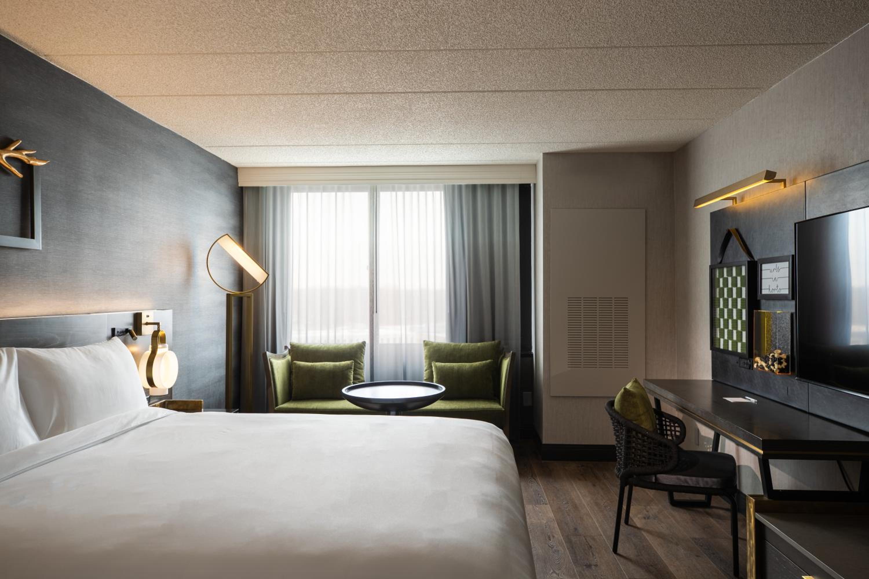 Guest Room with King Bed and Lounge Access - Photo 1