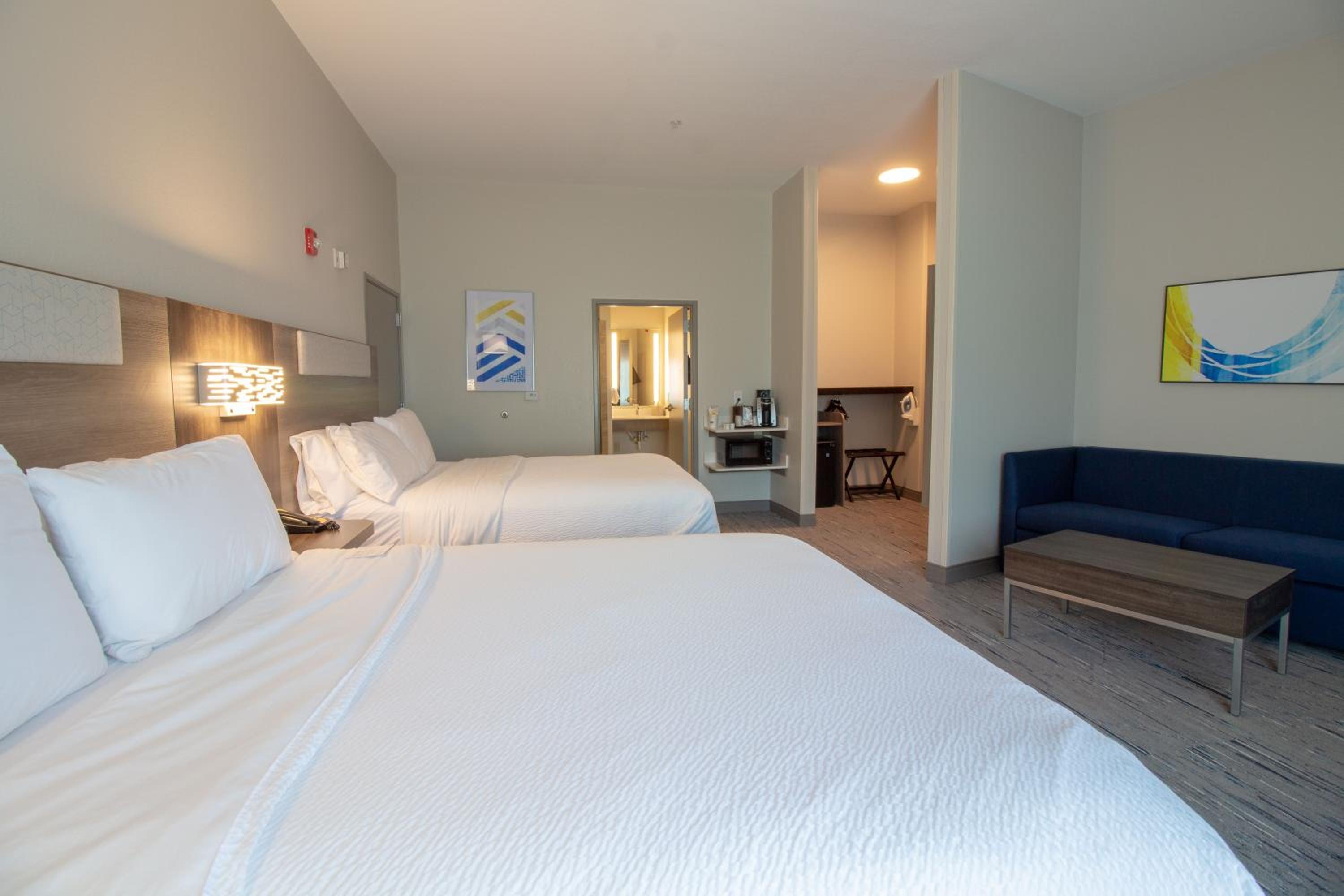 Queen Room with Two Queen Beds - Disability Access Hearing Accessible - Roll-In Shower - Photo 1