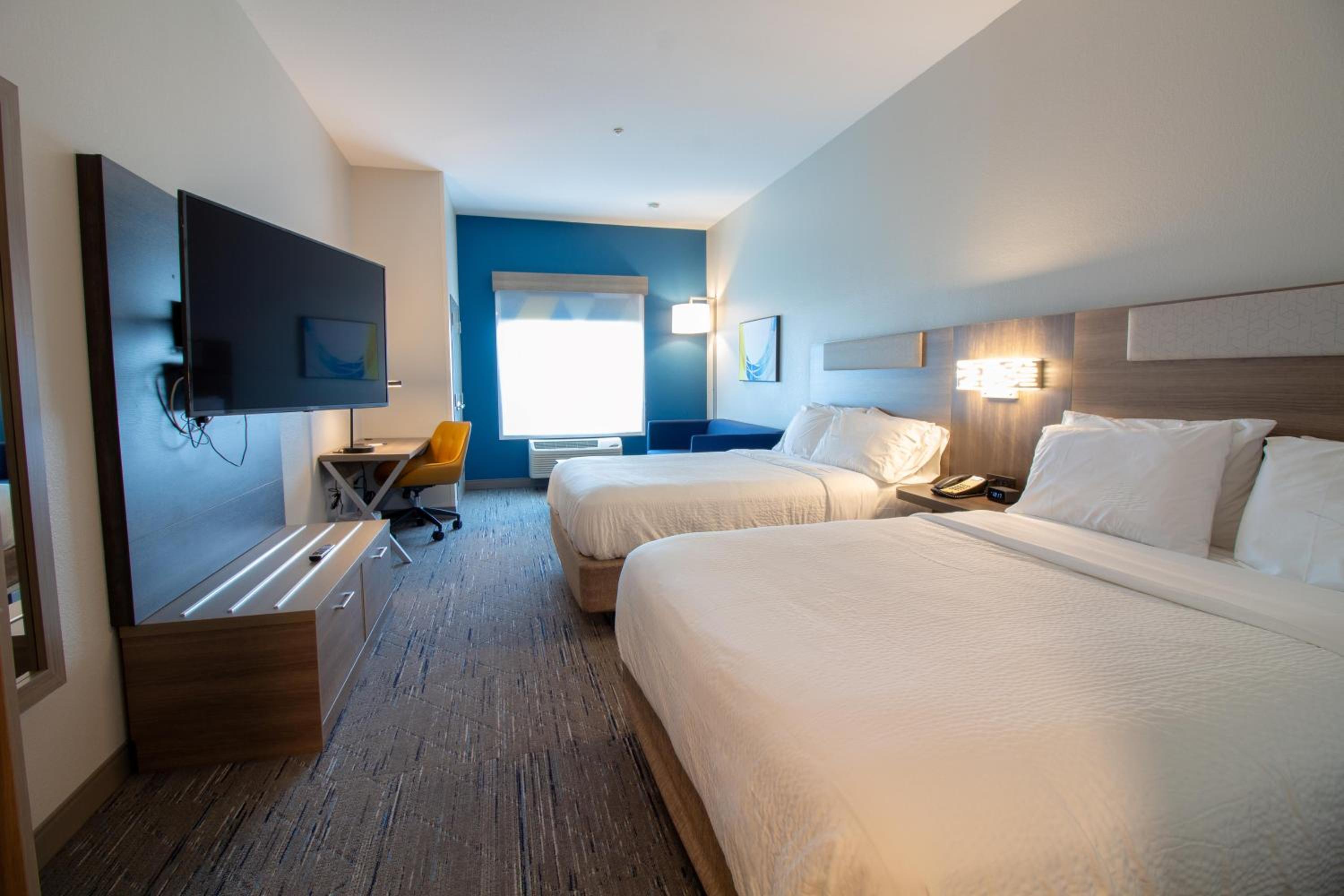 Standard Queen Room with Two Queen Beds - Photo 1