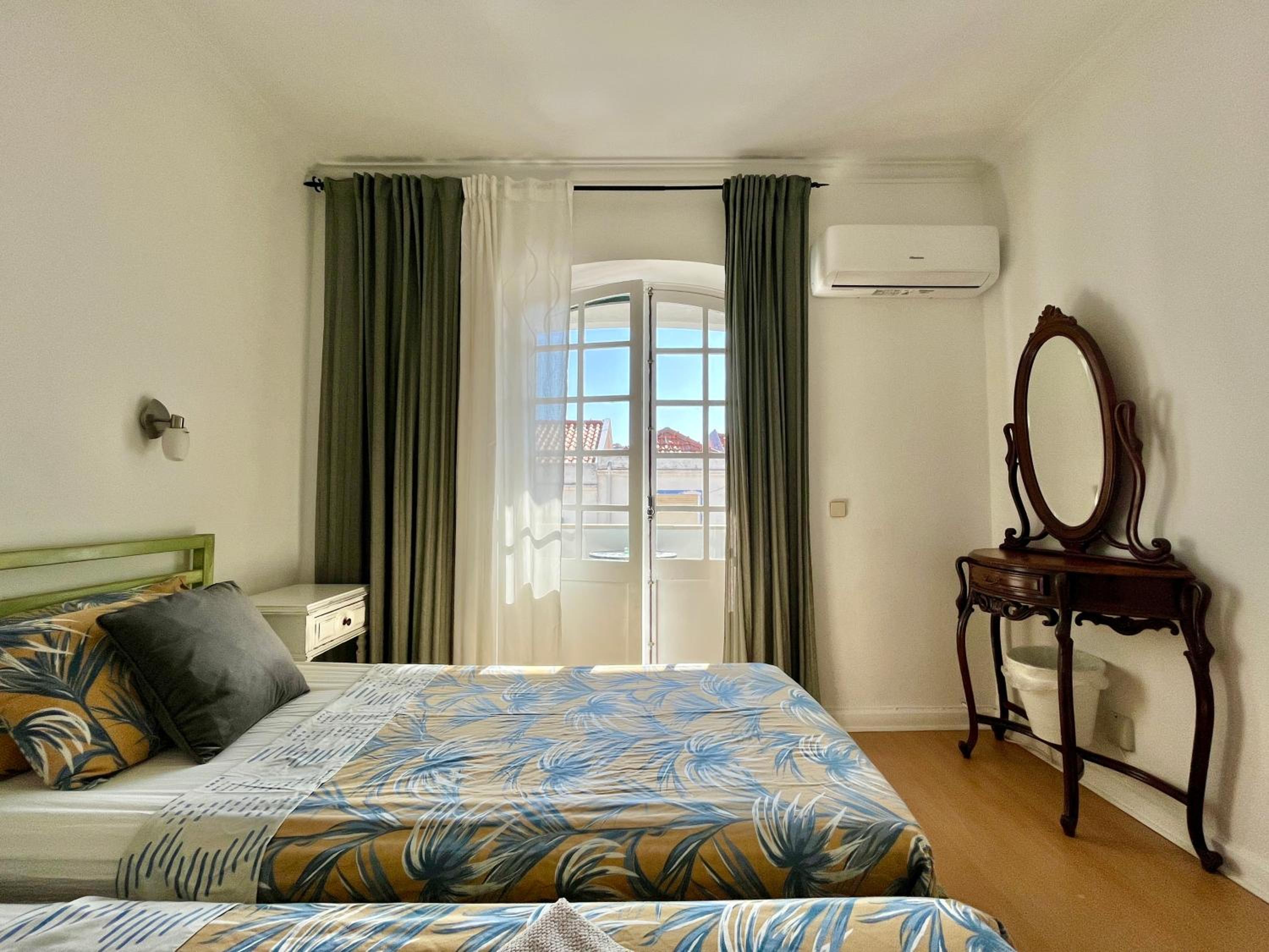 Twin Room with Private Bathroom photo 1