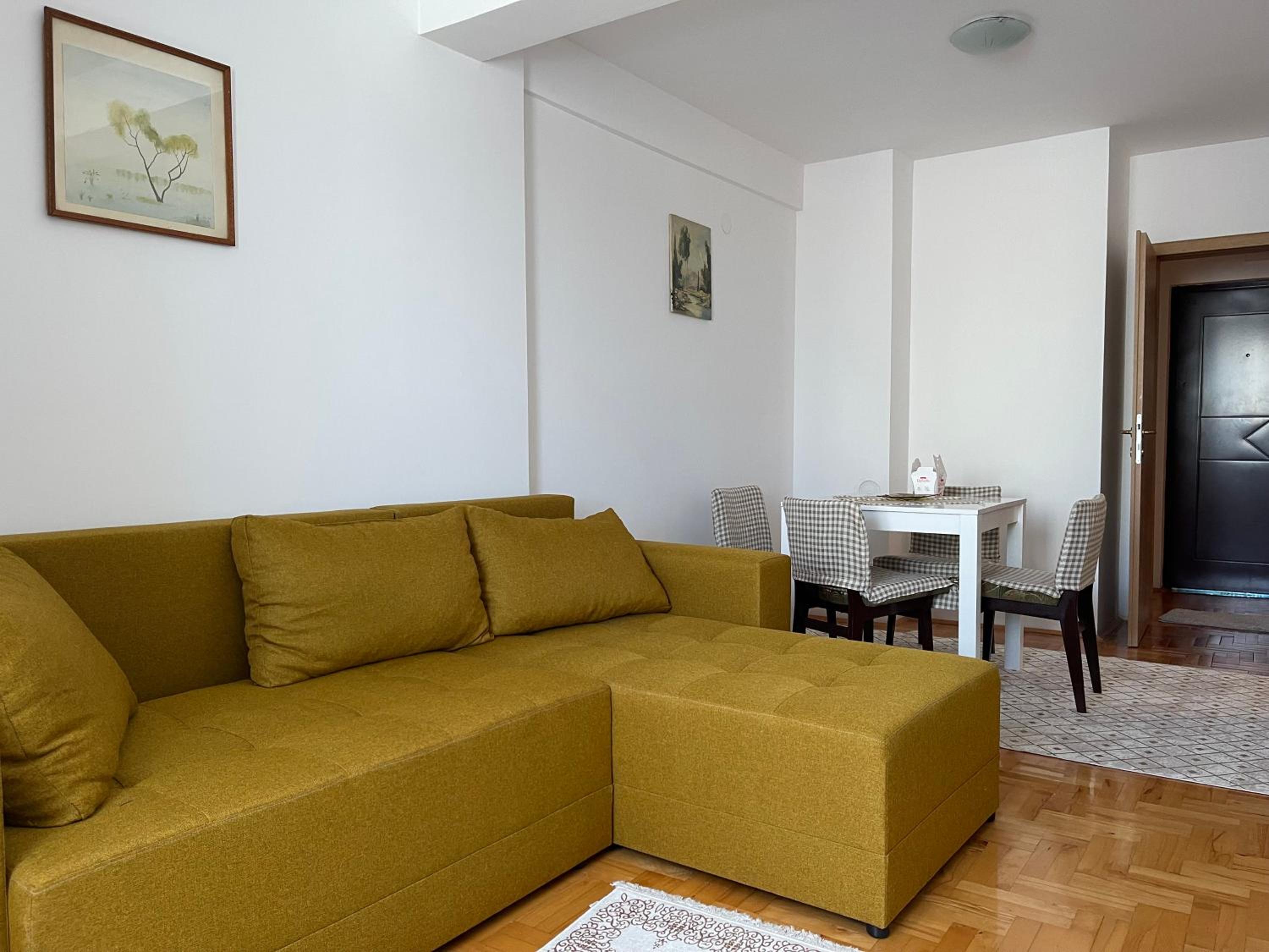 One-Bedroom Apartment photo 2