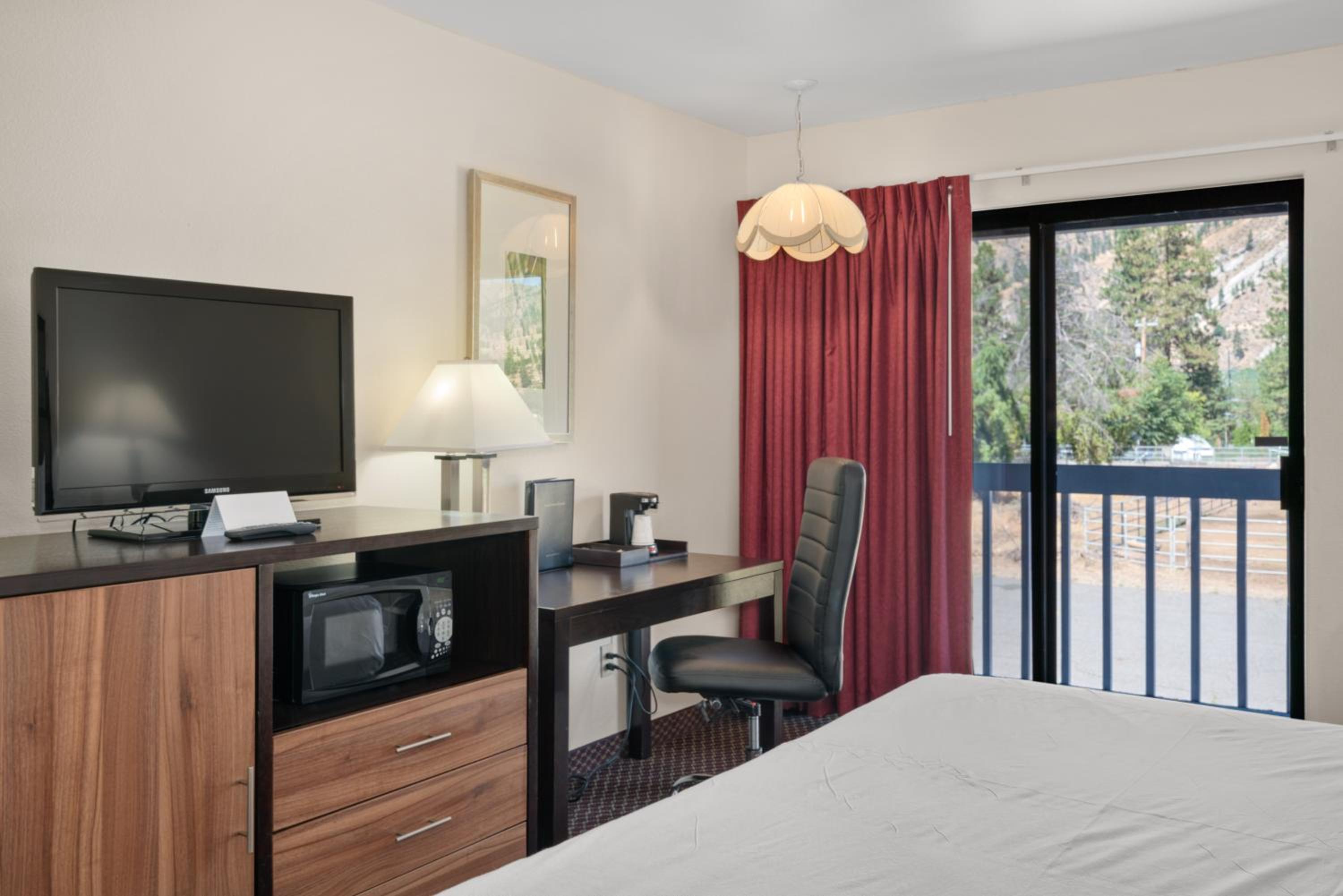 King Room with Balcony photo 1