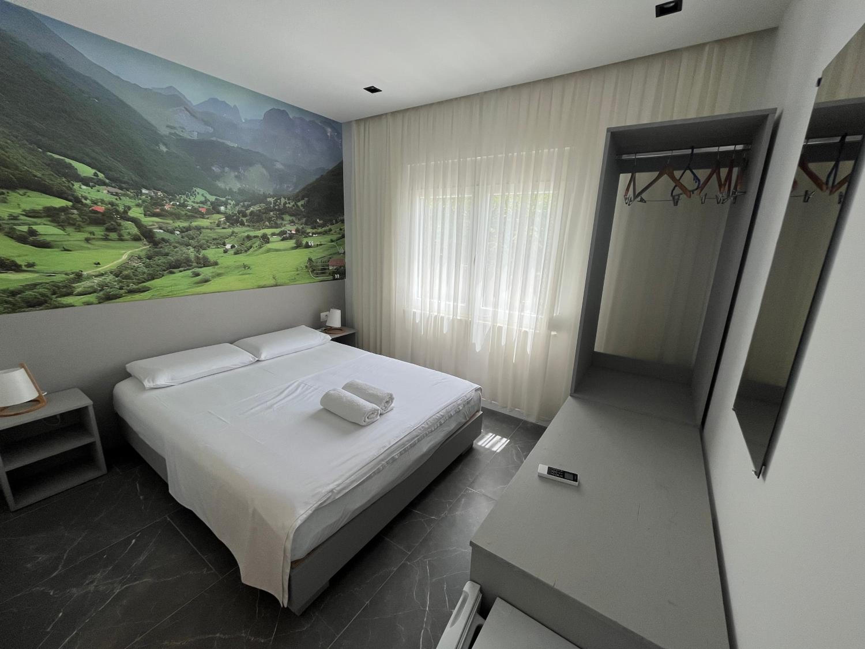Double Room with Private Bathroom photo 2
