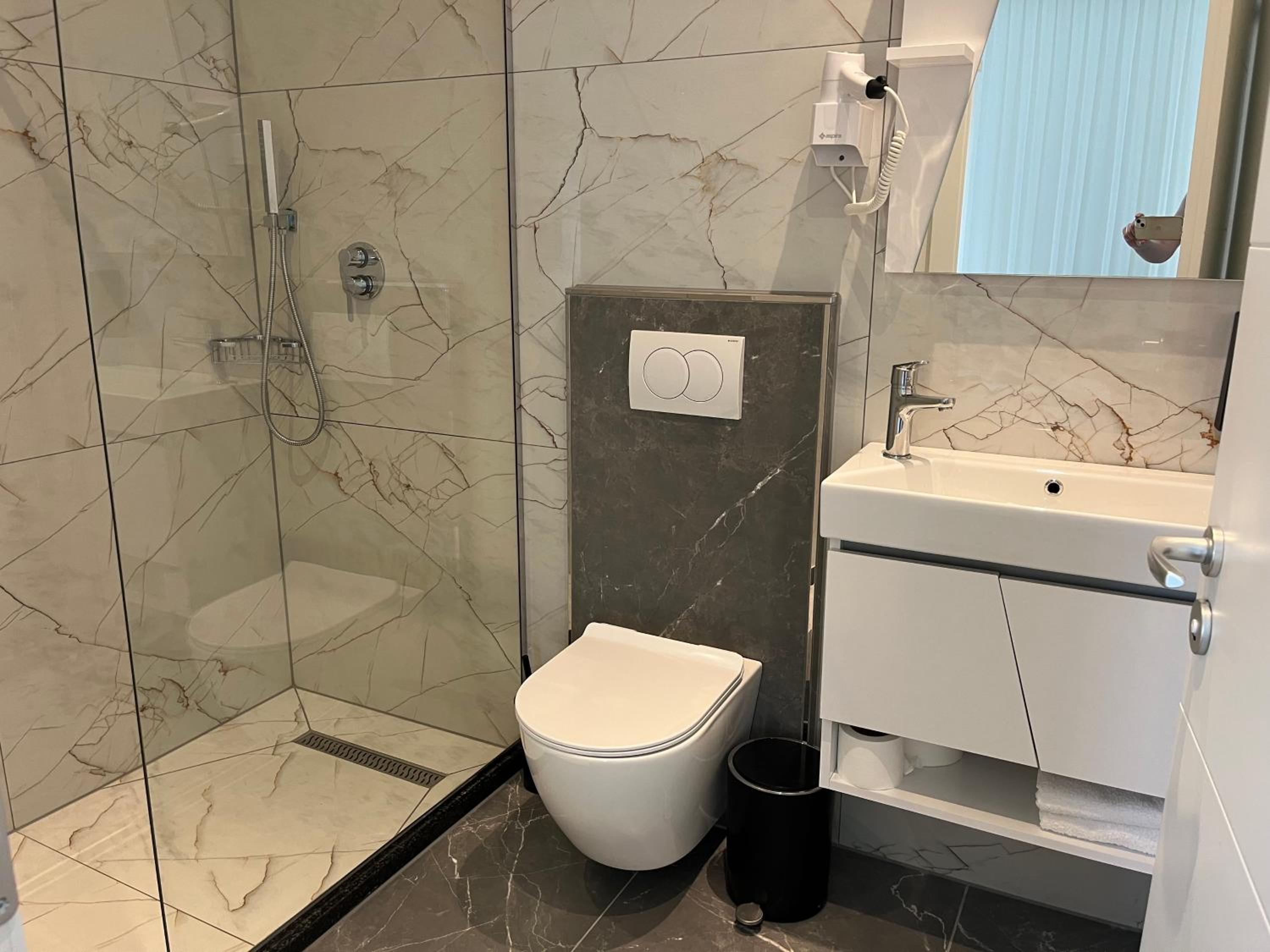 Double Room with Private Bathroom photo 3
